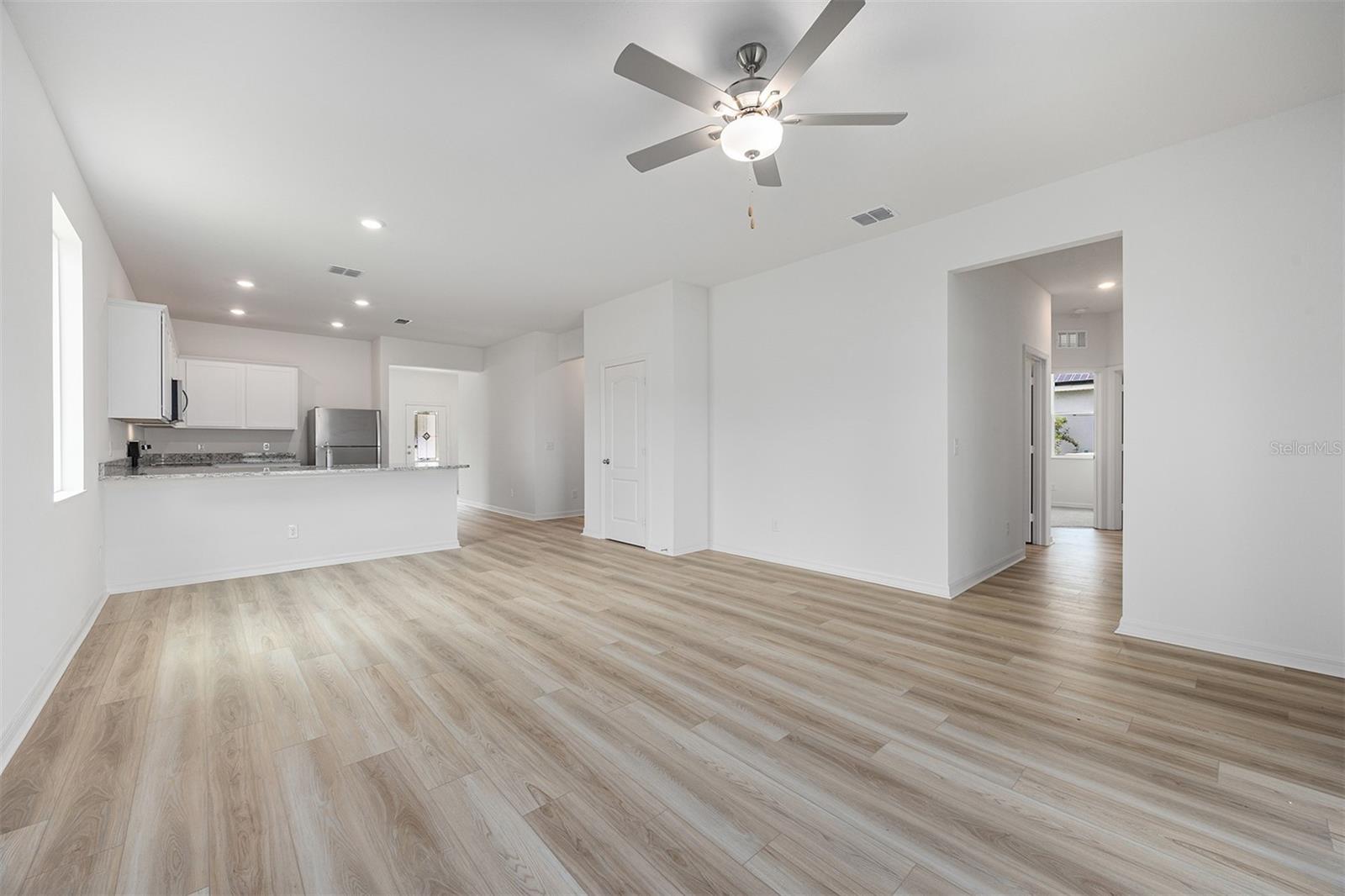 Image 5 of 18 For 385 Begonia Court