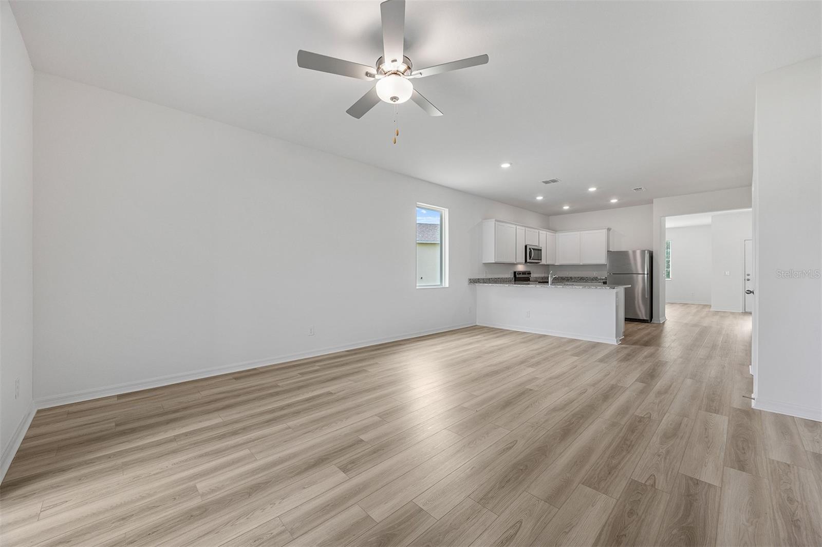 Image 6 of 18 For 385 Begonia Court