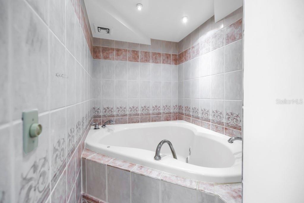 Image 20 of 33 For 1 Key Capri  209e