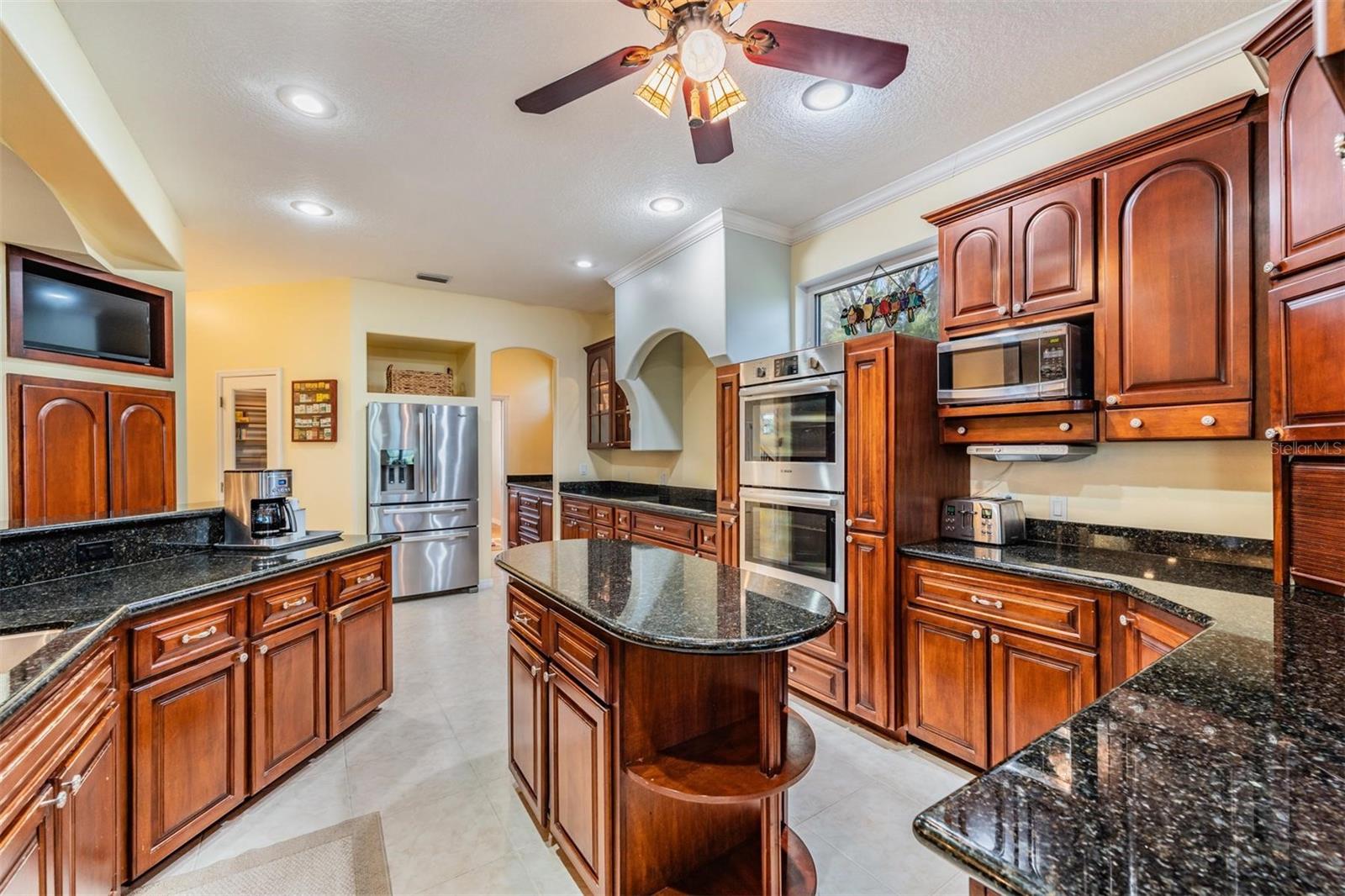 Listing photo id 9 for 921 Point Seaside Drive