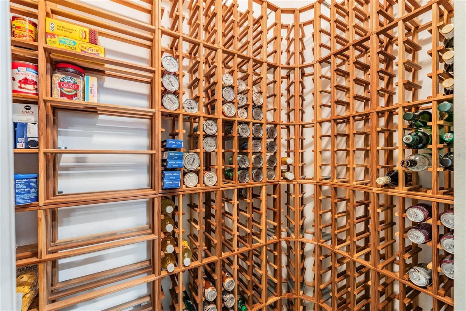 Listing photo id 10 for 921 Point Seaside Drive