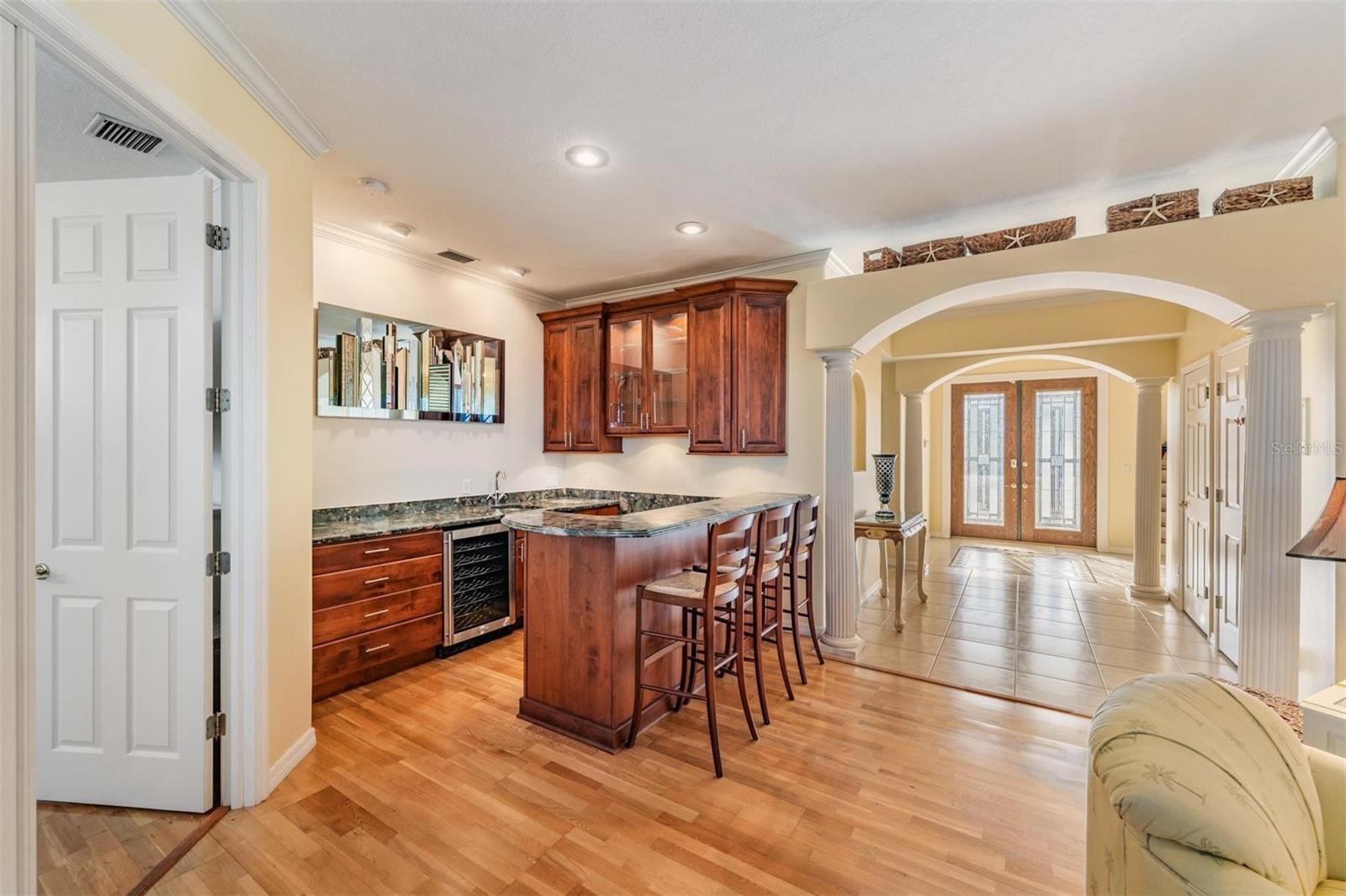 Listing photo id 16 for 921 Point Seaside Drive