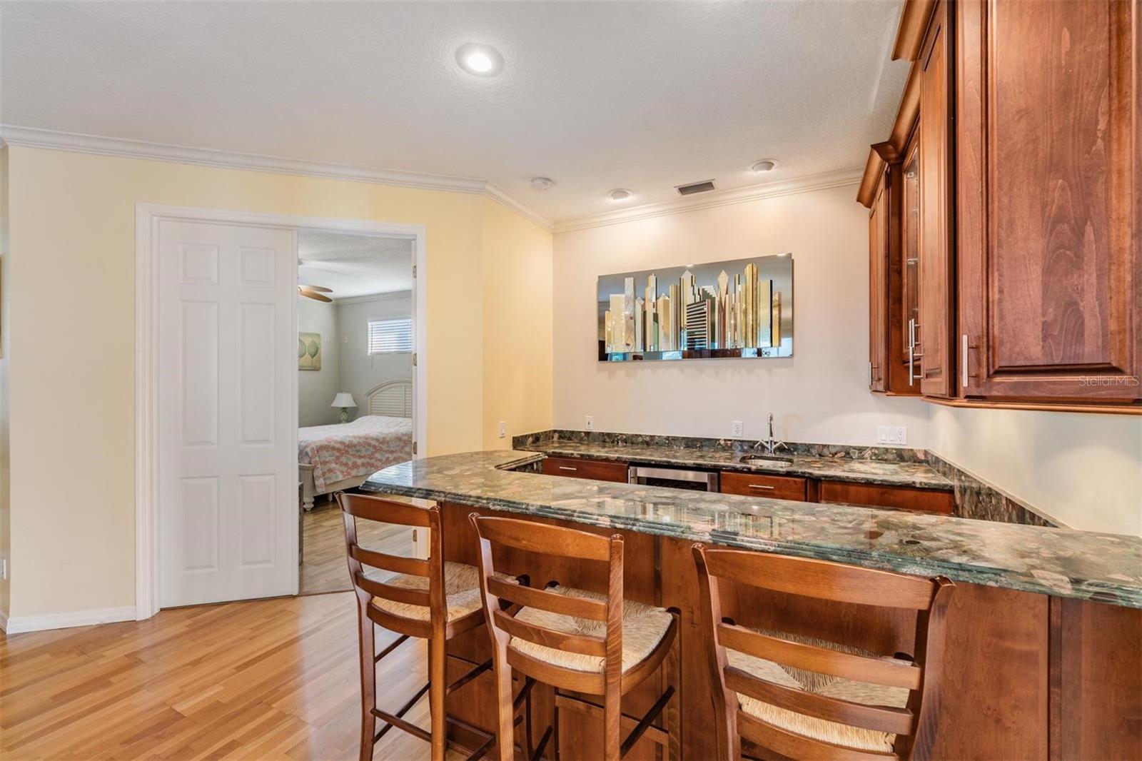 Listing photo id 17 for 921 Point Seaside Drive