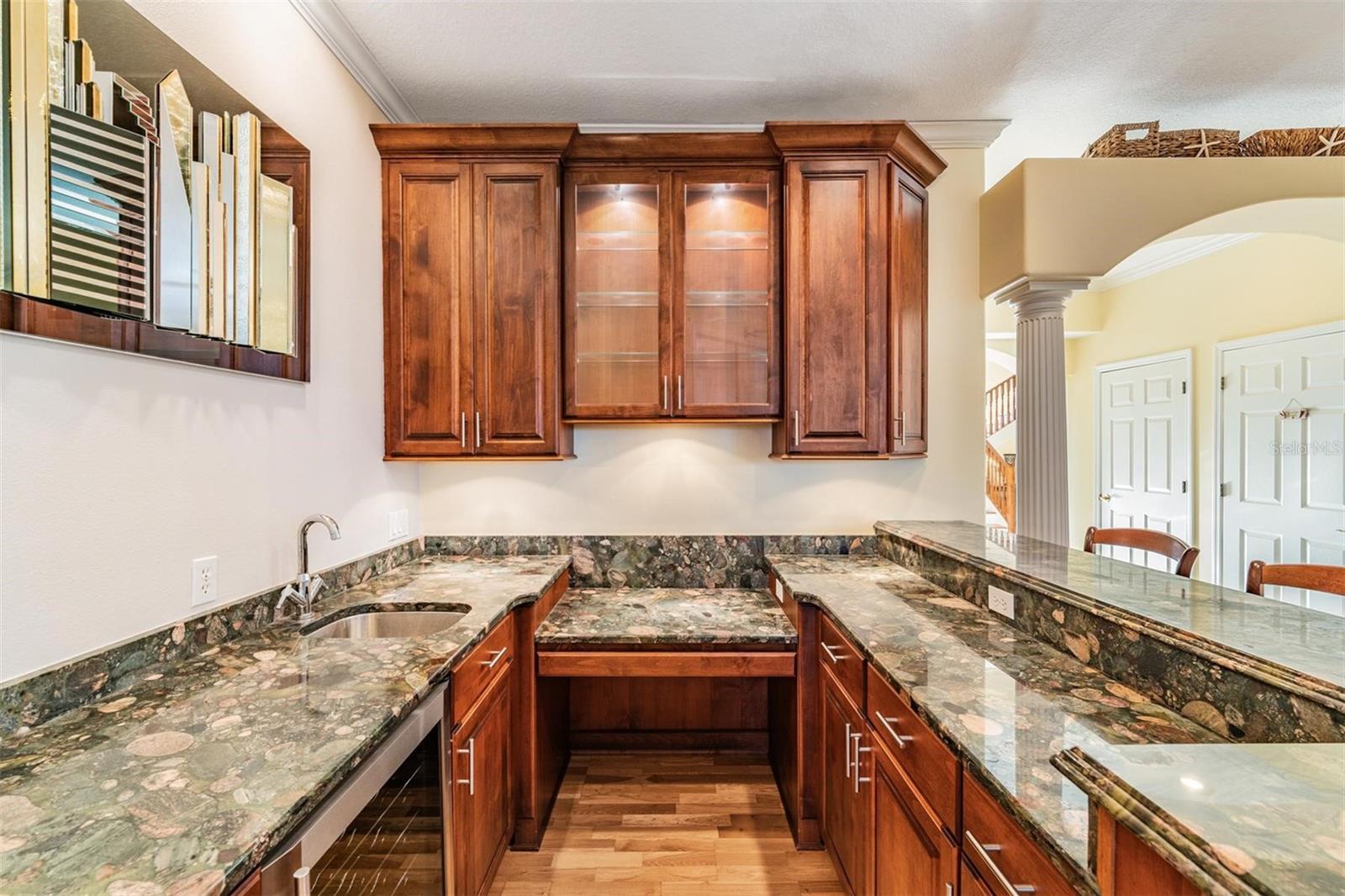 Listing photo id 18 for 921 Point Seaside Drive