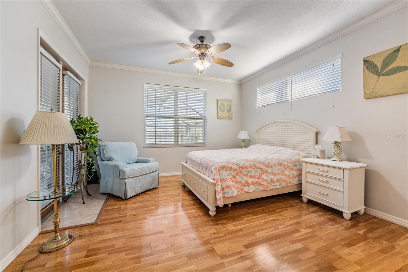 Listing photo id 19 for 921 Point Seaside Drive