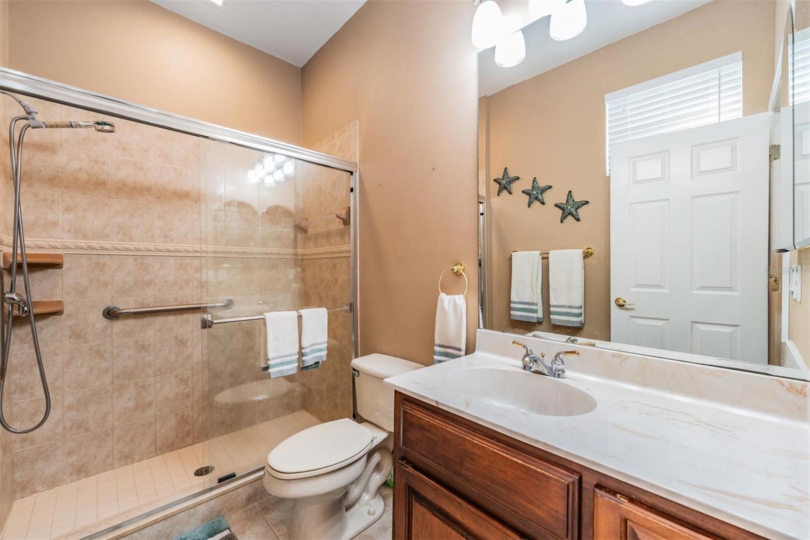 Listing photo id 20 for 921 Point Seaside Drive