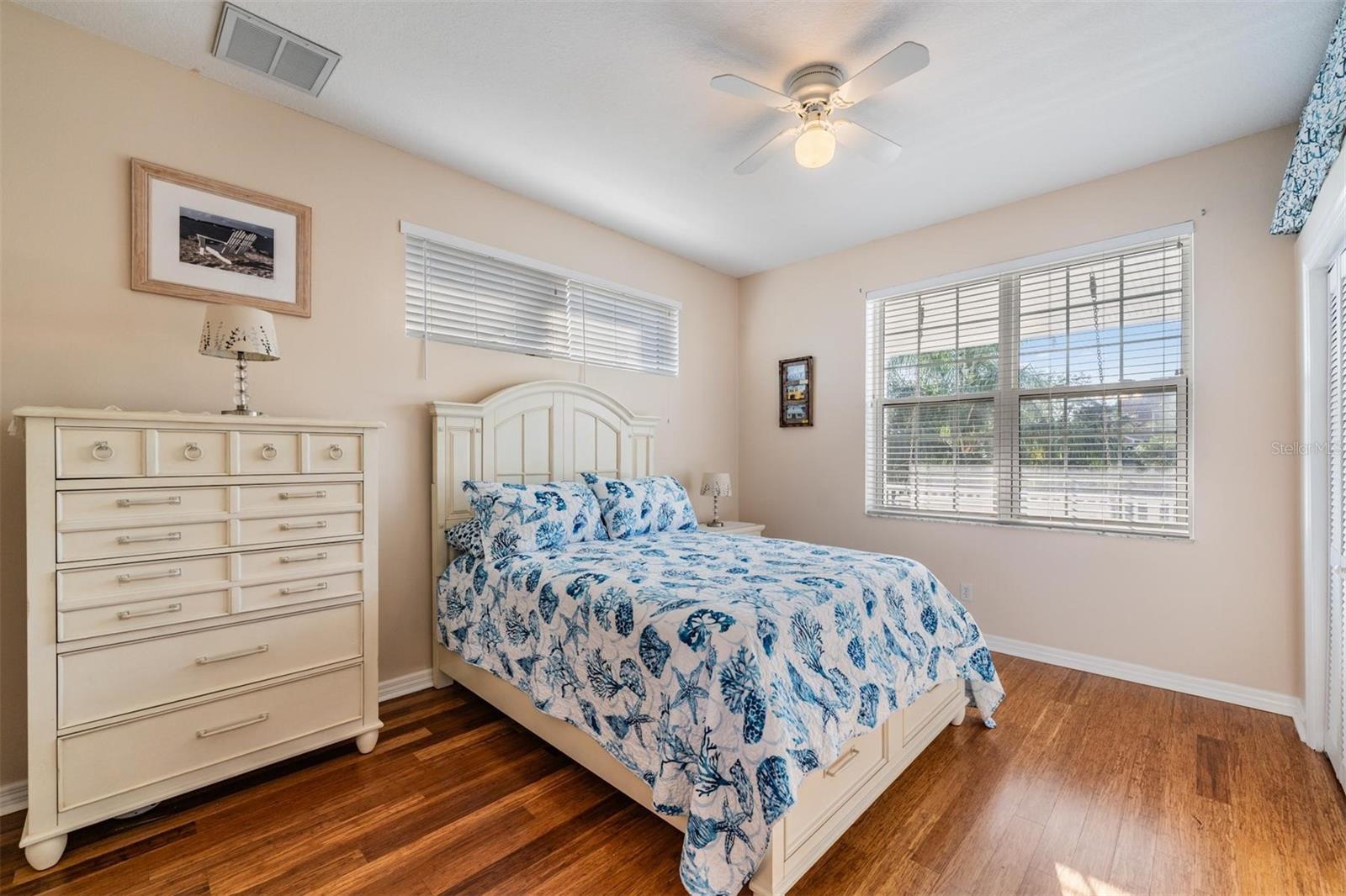 Listing photo id 21 for 921 Point Seaside Drive