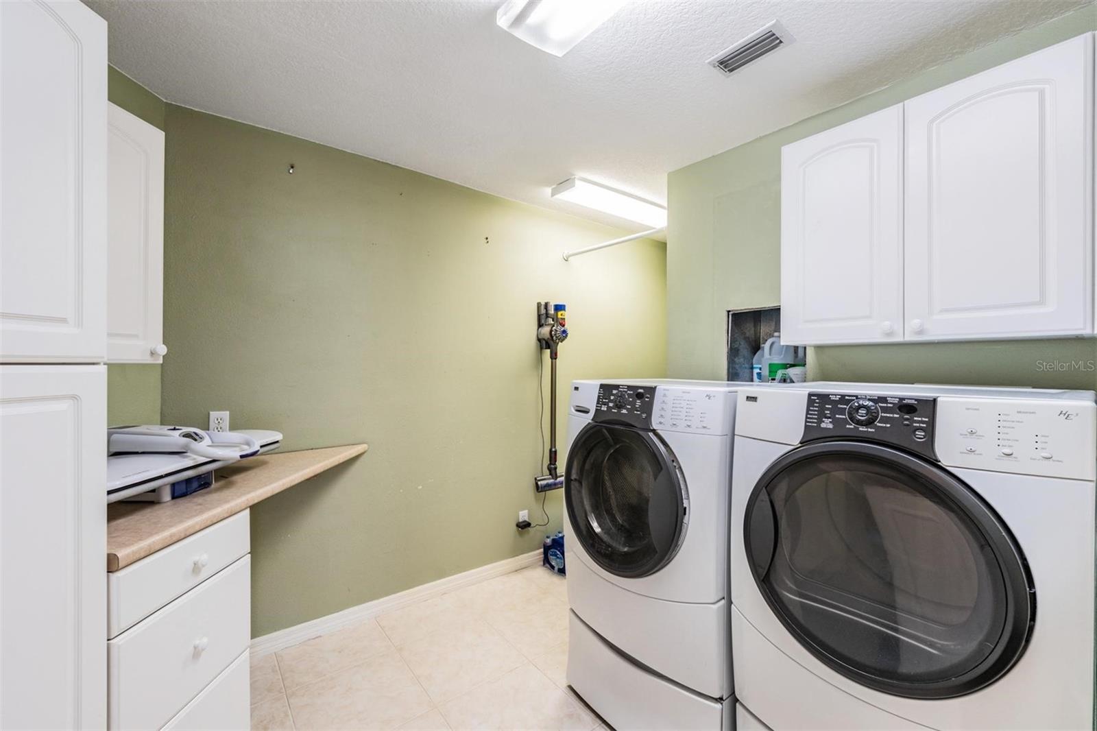 Listing photo id 24 for 921 Point Seaside Drive