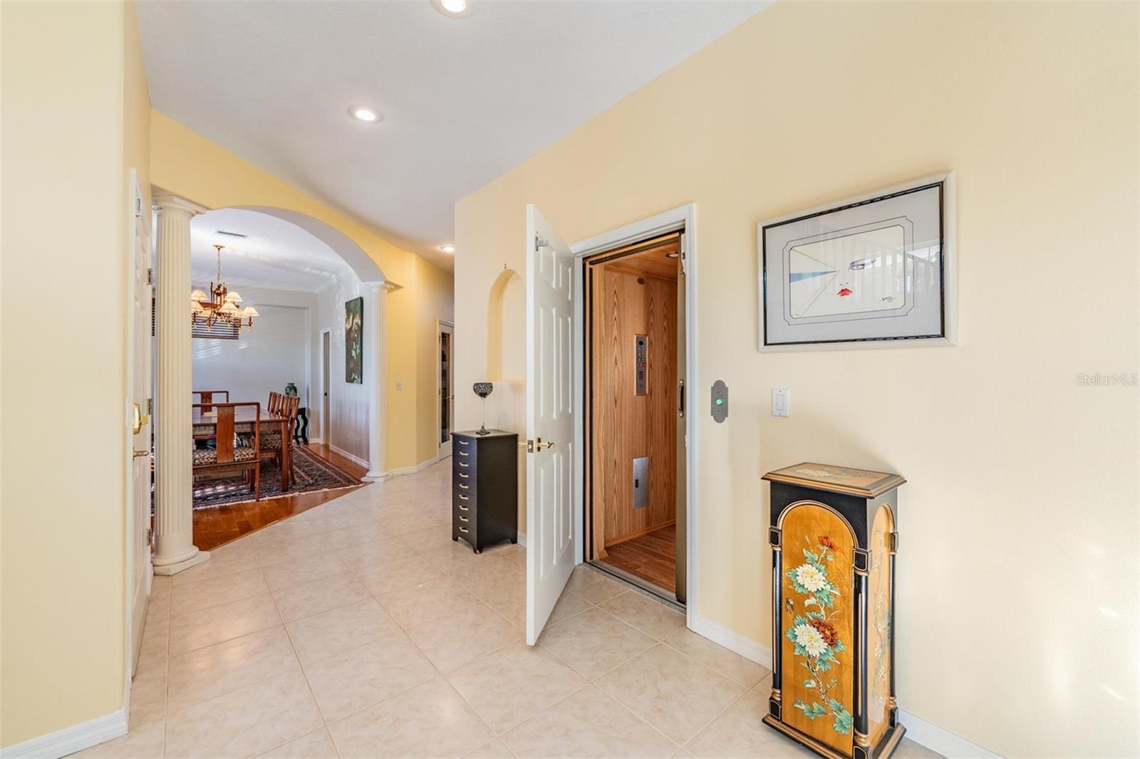 Listing photo id 25 for 921 Point Seaside Drive