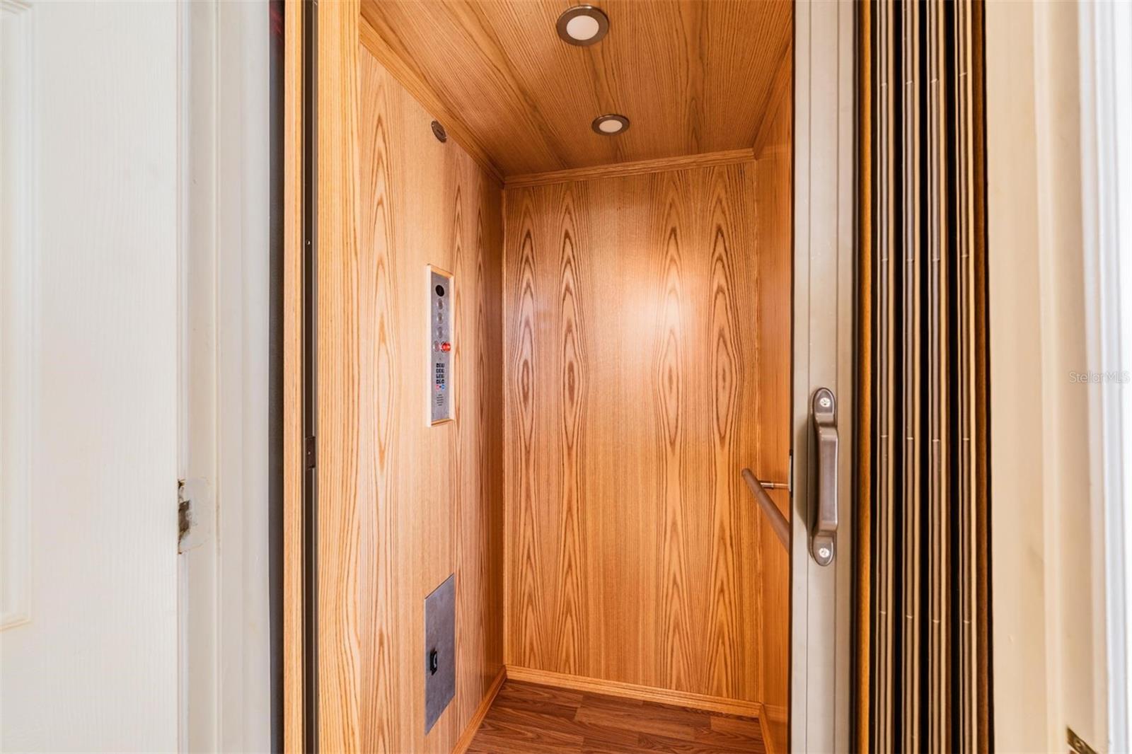 Listing photo id 26 for 921 Point Seaside Drive