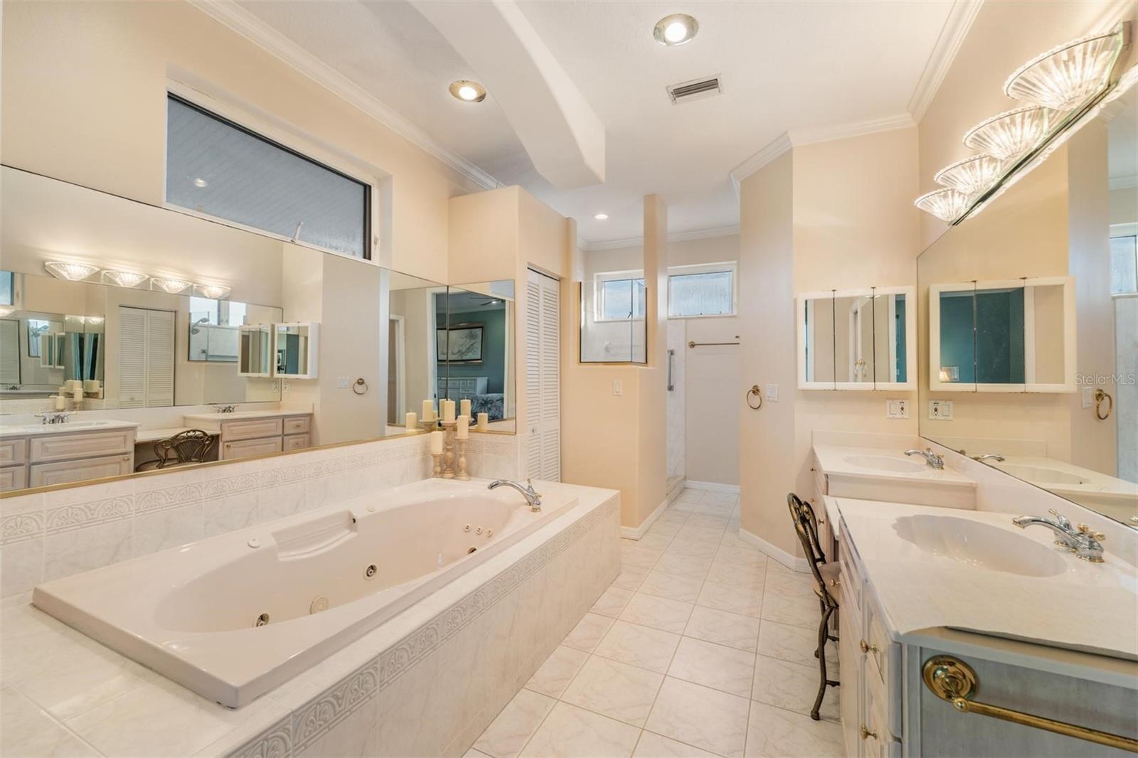 Listing photo id 32 for 921 Point Seaside Drive