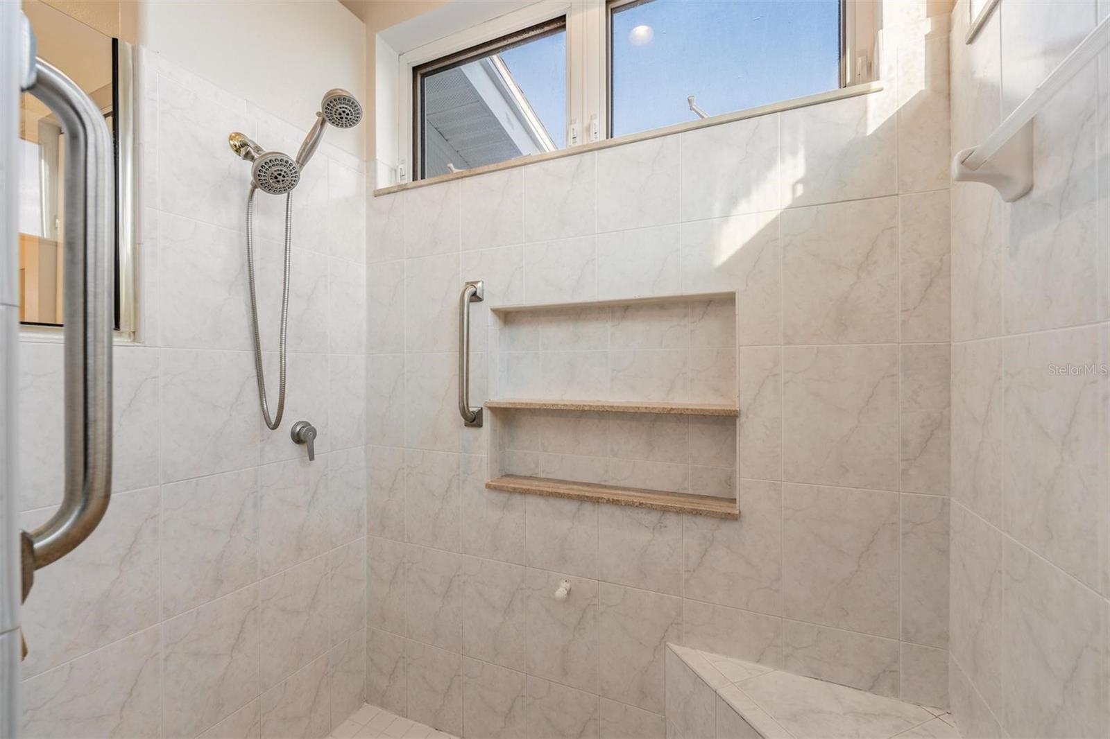 Listing photo id 35 for 921 Point Seaside Drive