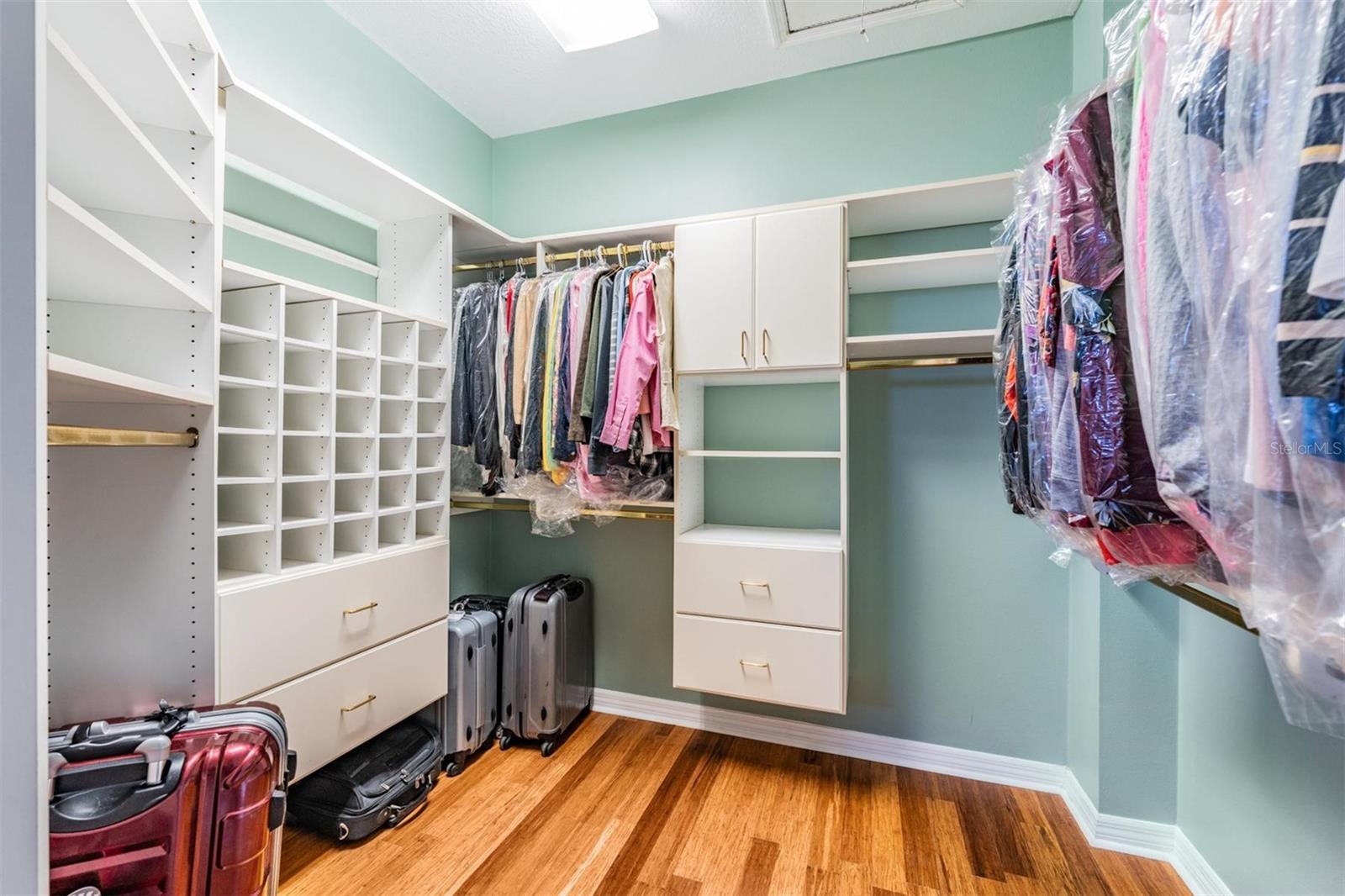 Listing photo id 36 for 921 Point Seaside Drive