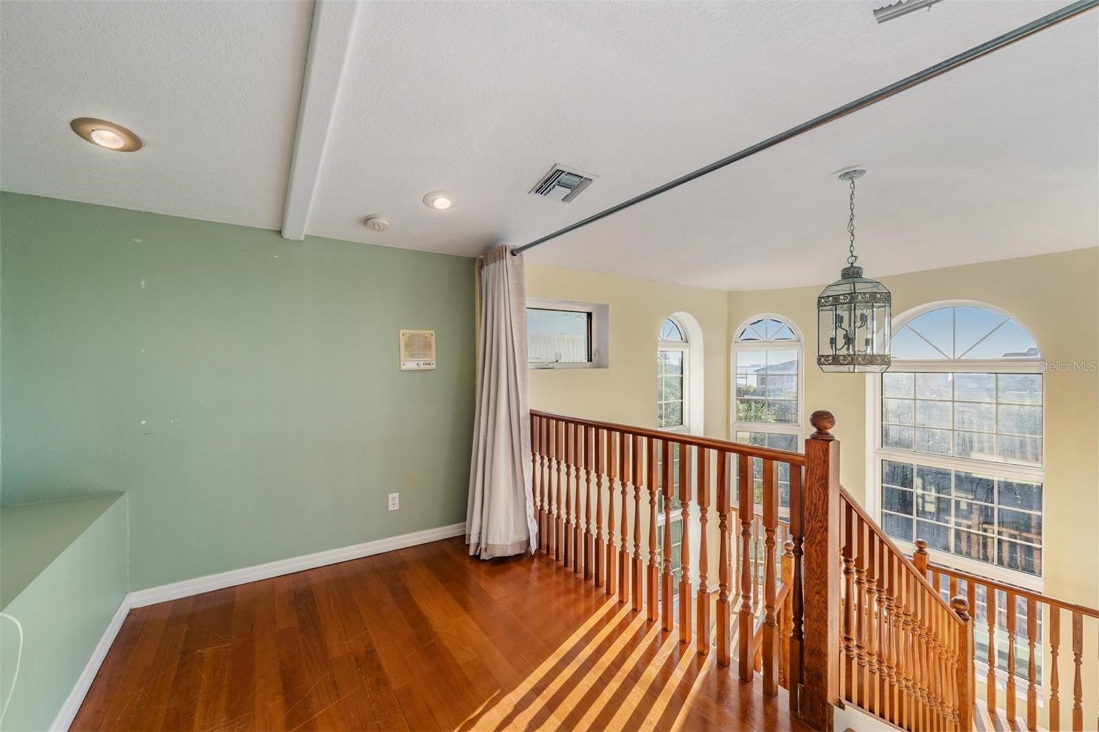 Listing photo id 40 for 921 Point Seaside Drive