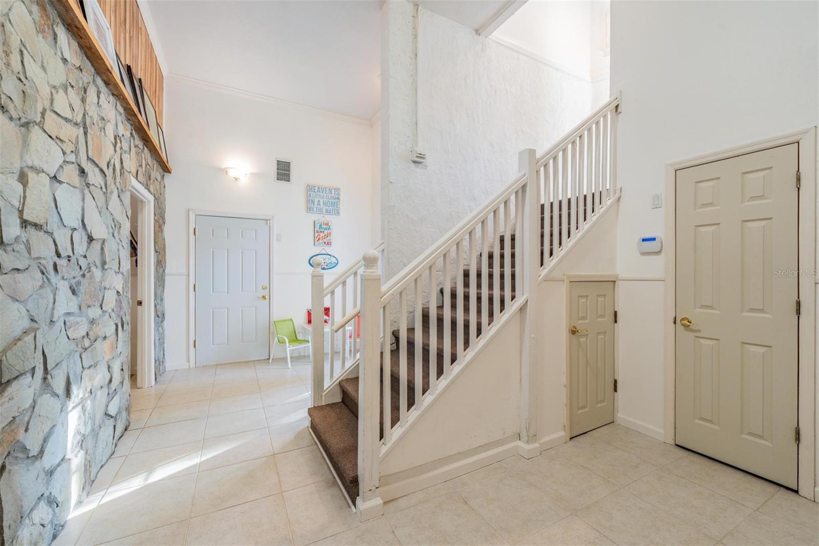 Listing photo id 42 for 921 Point Seaside Drive