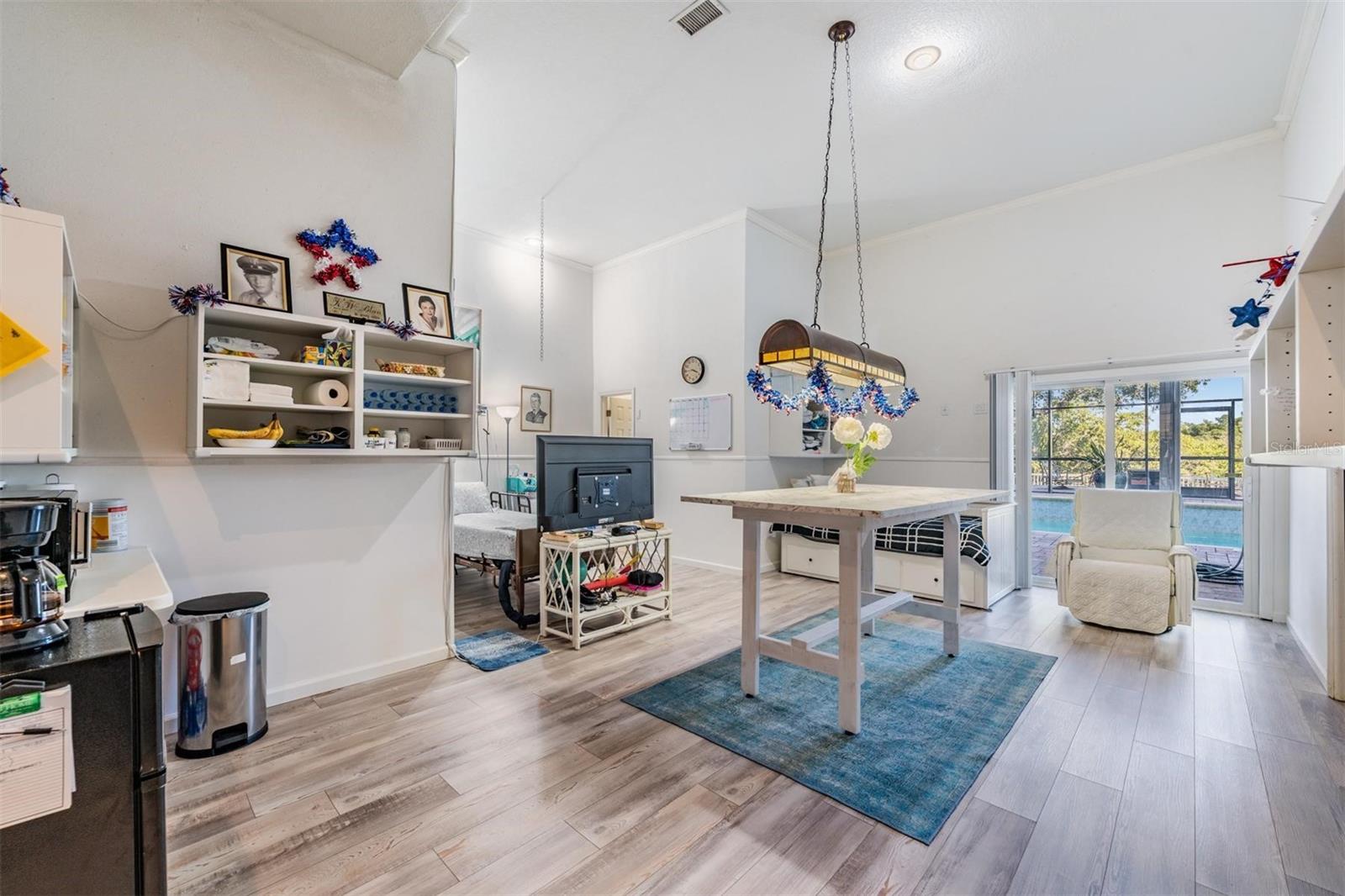 Listing photo id 43 for 921 Point Seaside Drive