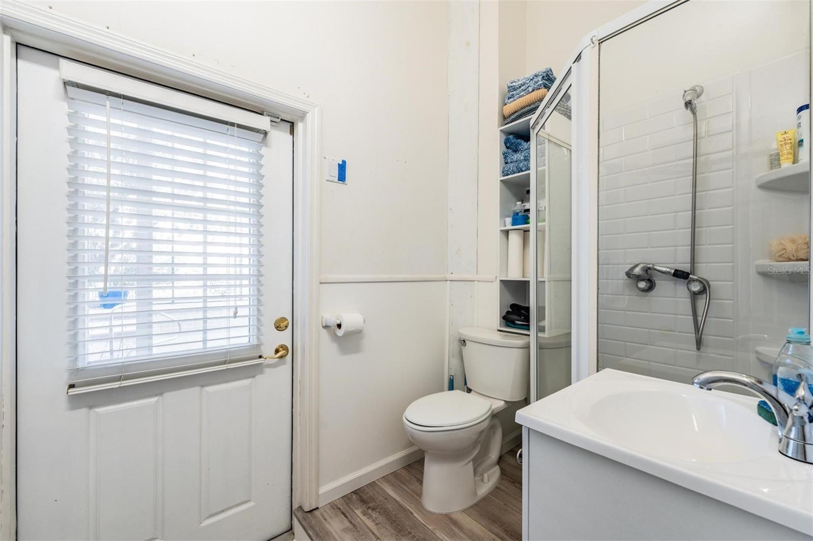 Listing photo id 47 for 921 Point Seaside Drive