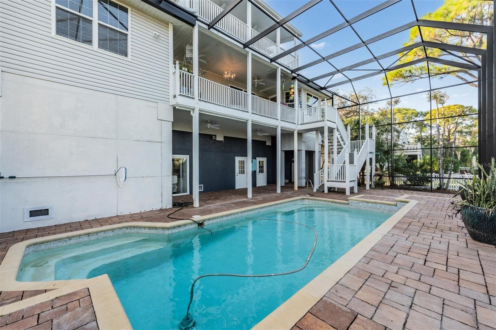 Listing photo id 55 for 921 Point Seaside Drive