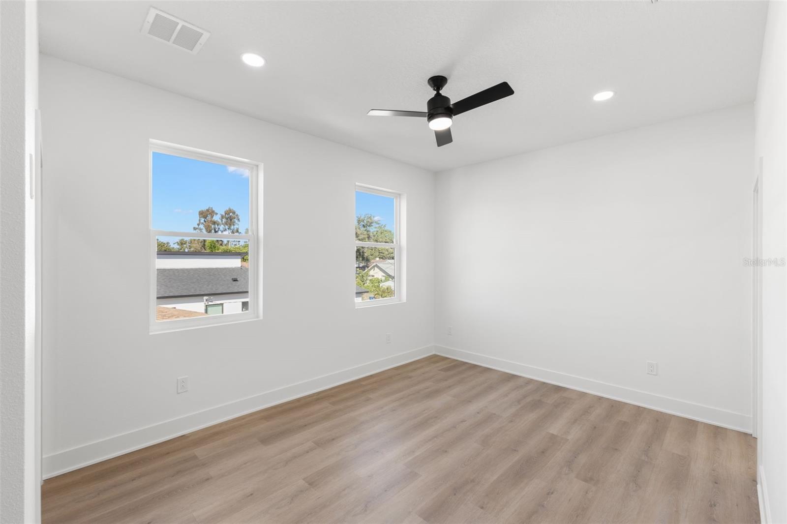 Image 13 of 44 For 2525 13th Avenue N