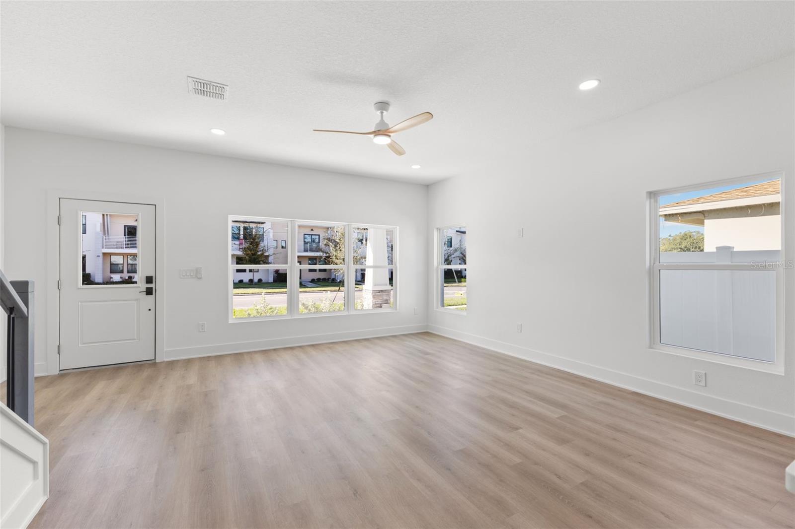 Image 3 of 44 For 2525 13th Avenue N