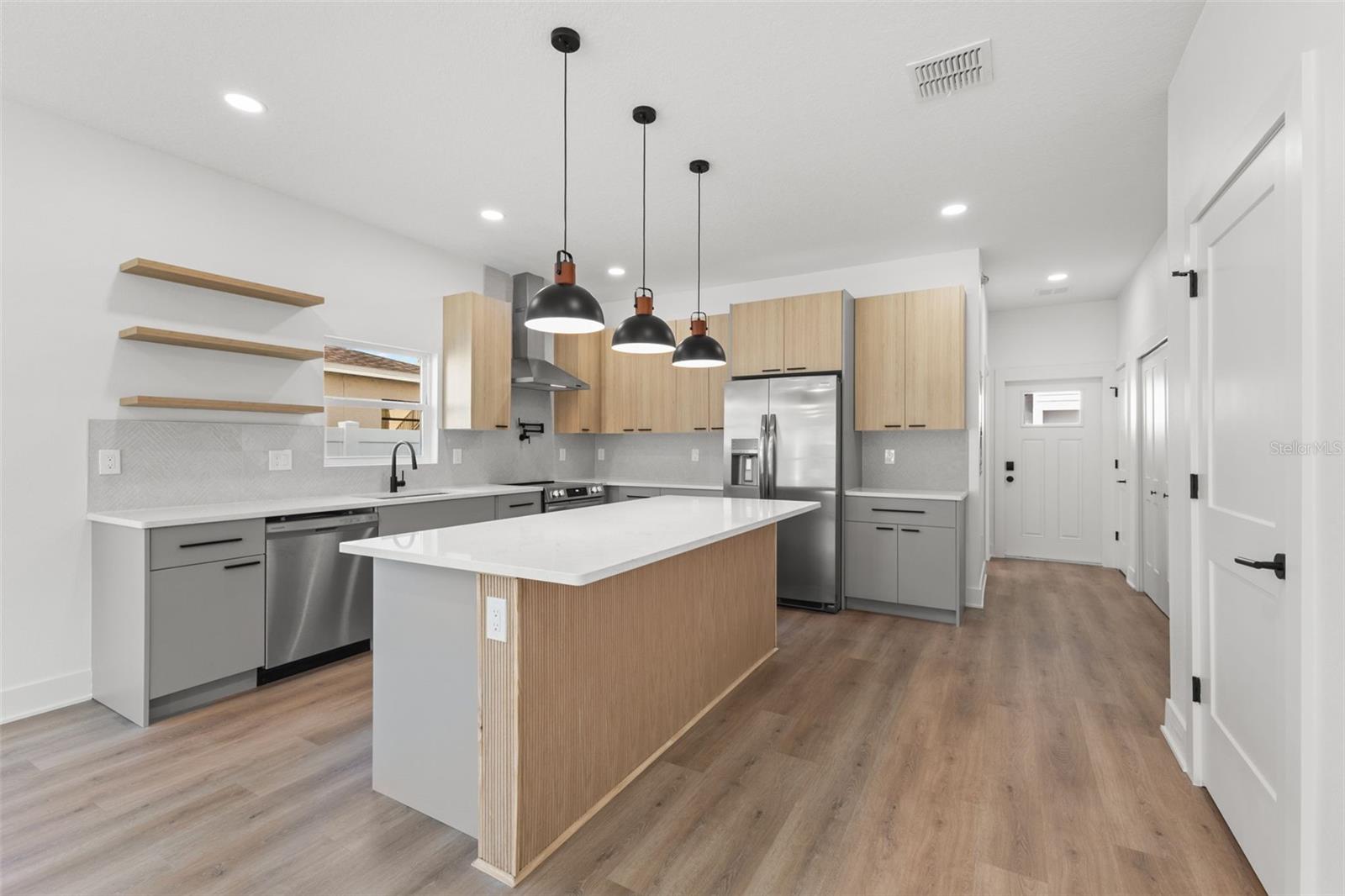 Image 5 of 44 For 2525 13th Avenue N