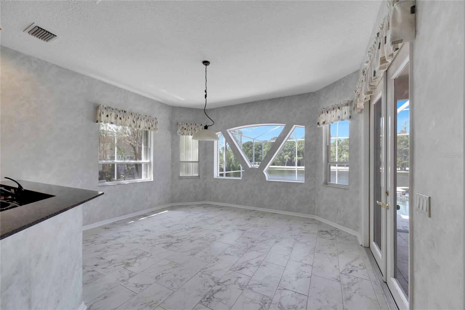 Image 19 of 66 For 17904 Cachet Isle Drive