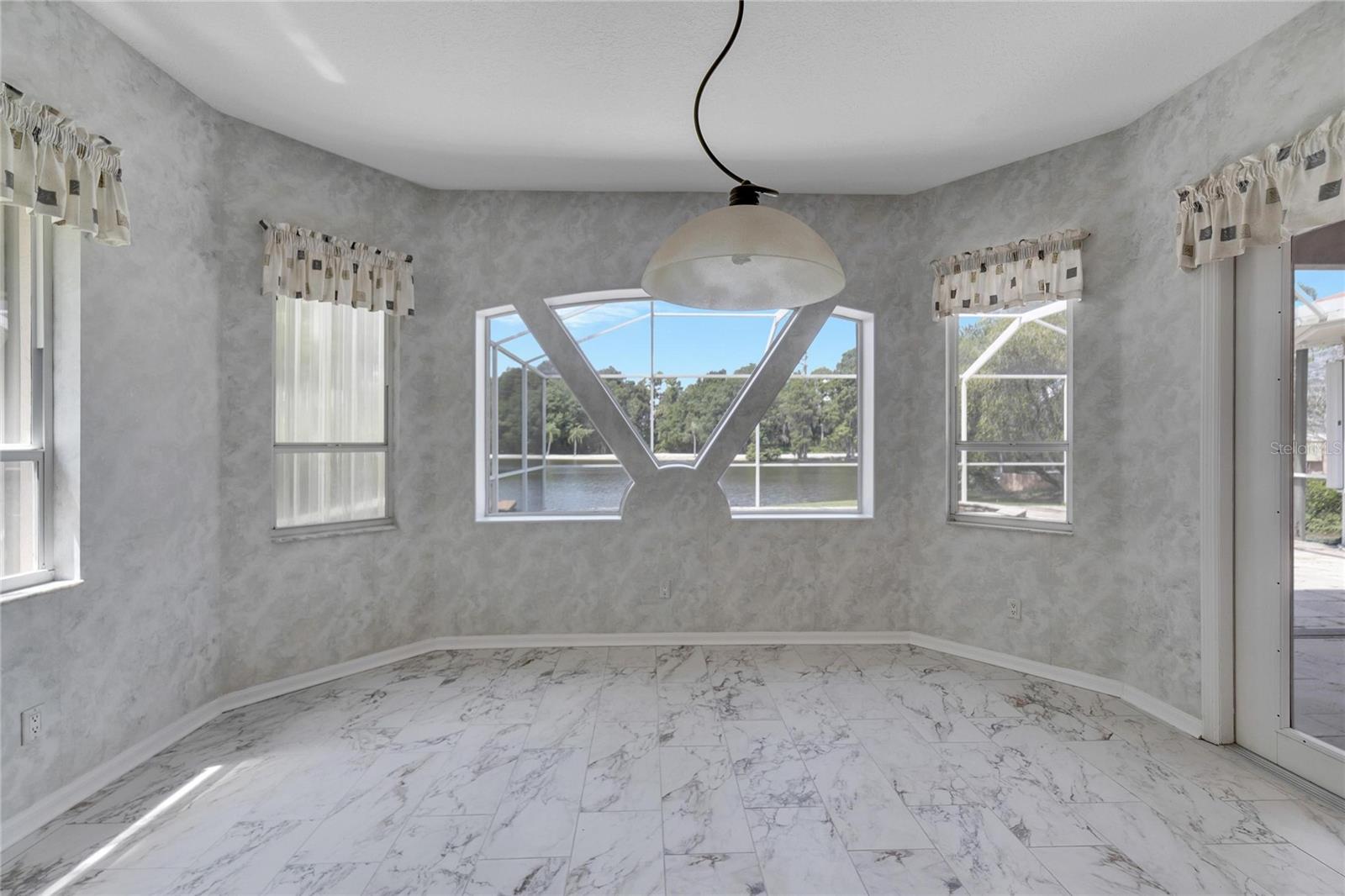 Image 21 of 66 For 17904 Cachet Isle Drive