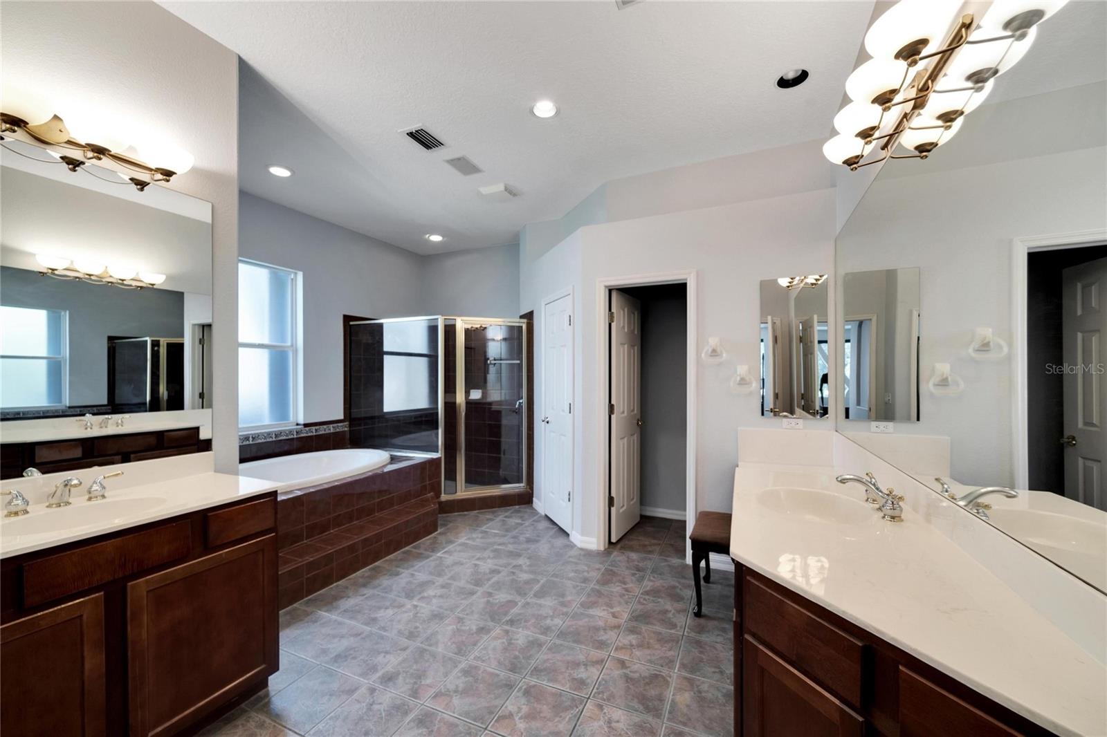 Image 33 of 66 For 17904 Cachet Isle Drive