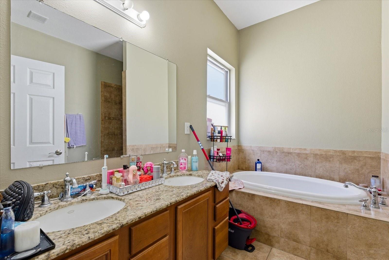 Image 23 of 24 For 1808 Columbus Drive 5