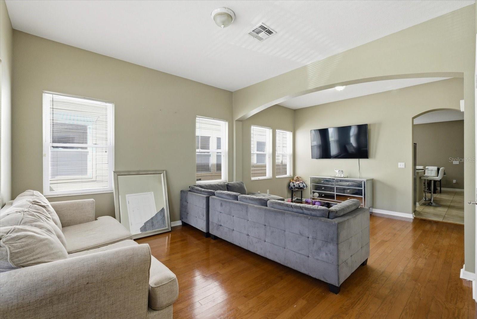 Image 4 of 24 For 1808 Columbus Drive 5