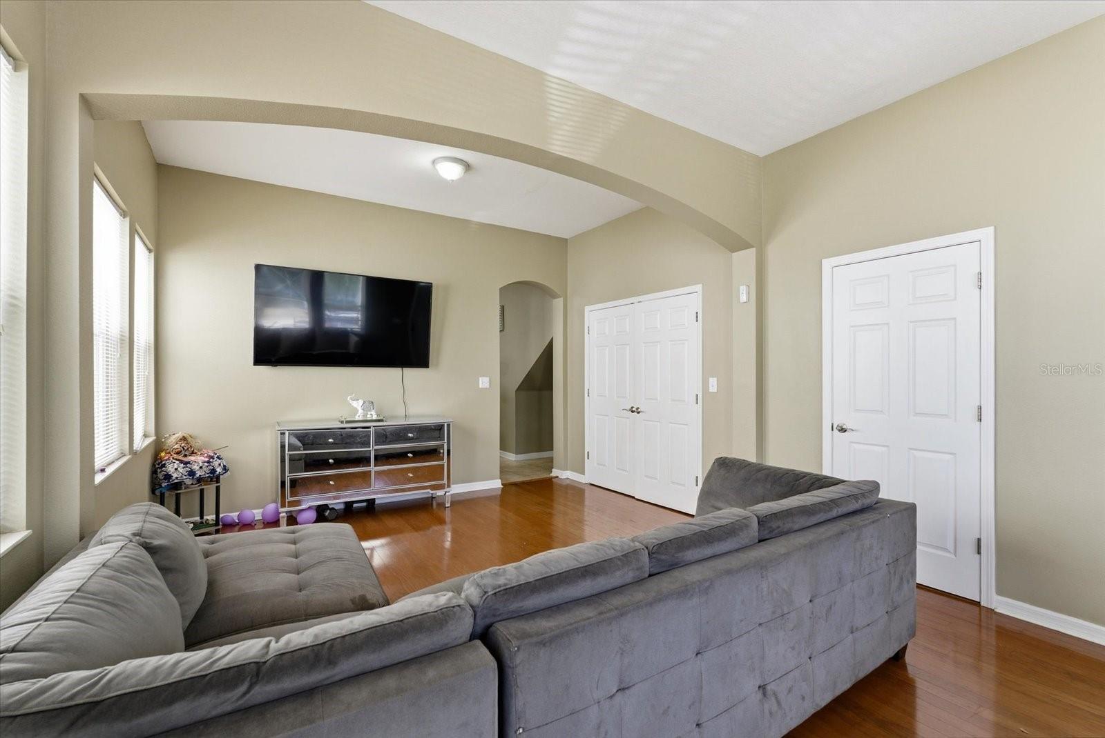 Image 6 of 24 For 1808 Columbus Drive 5