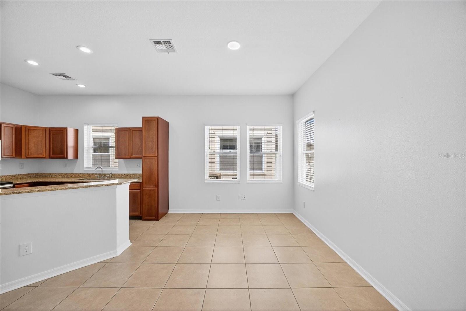 Image 15 of 52 For 1808 Columbus Drive 3