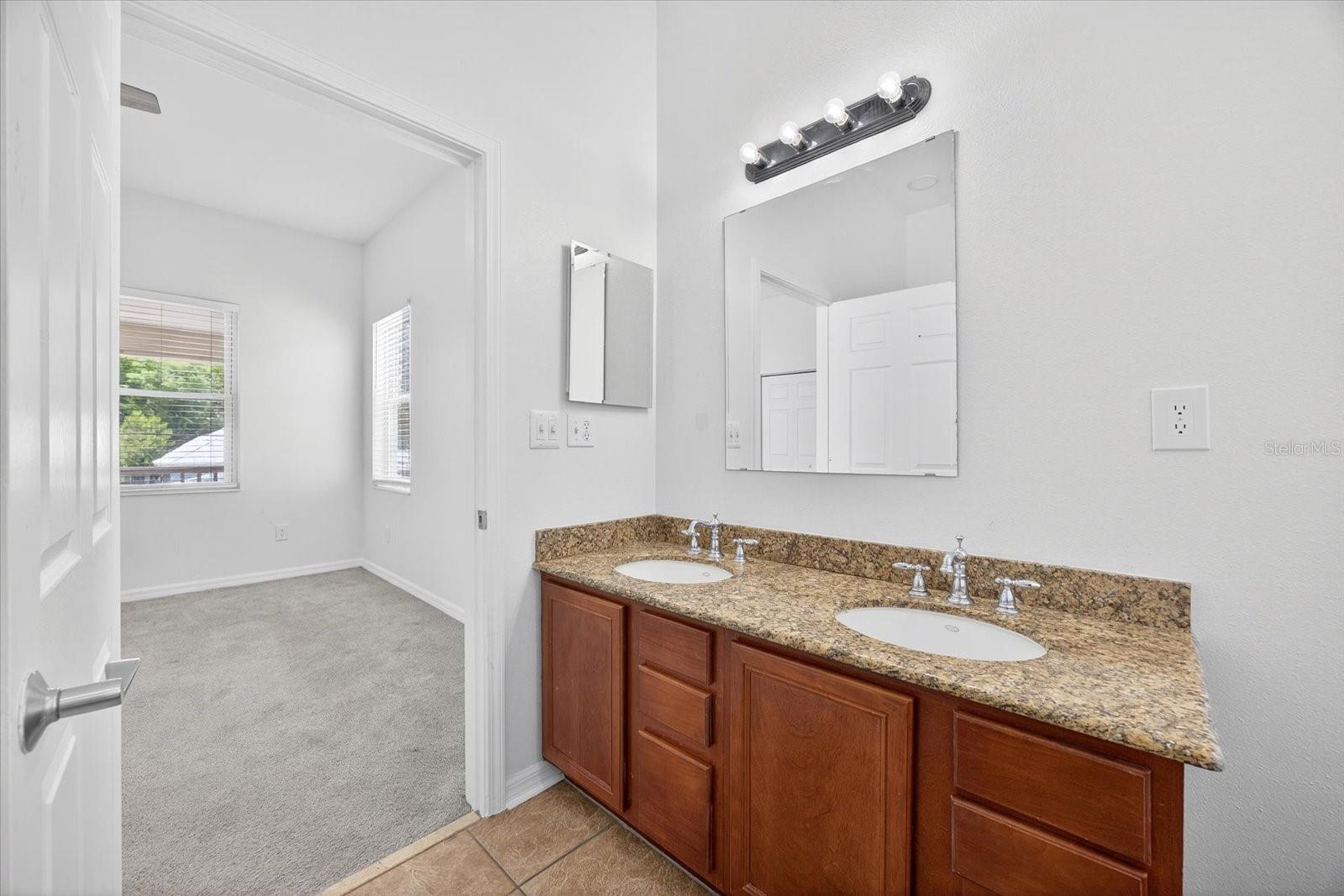 Image 23 of 52 For 1808 Columbus Drive 3