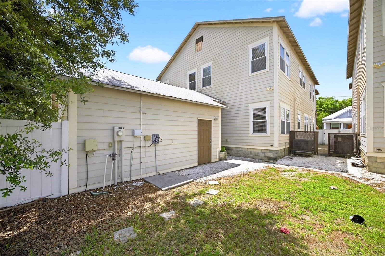 Image 32 of 52 For 1808 Columbus Drive 3