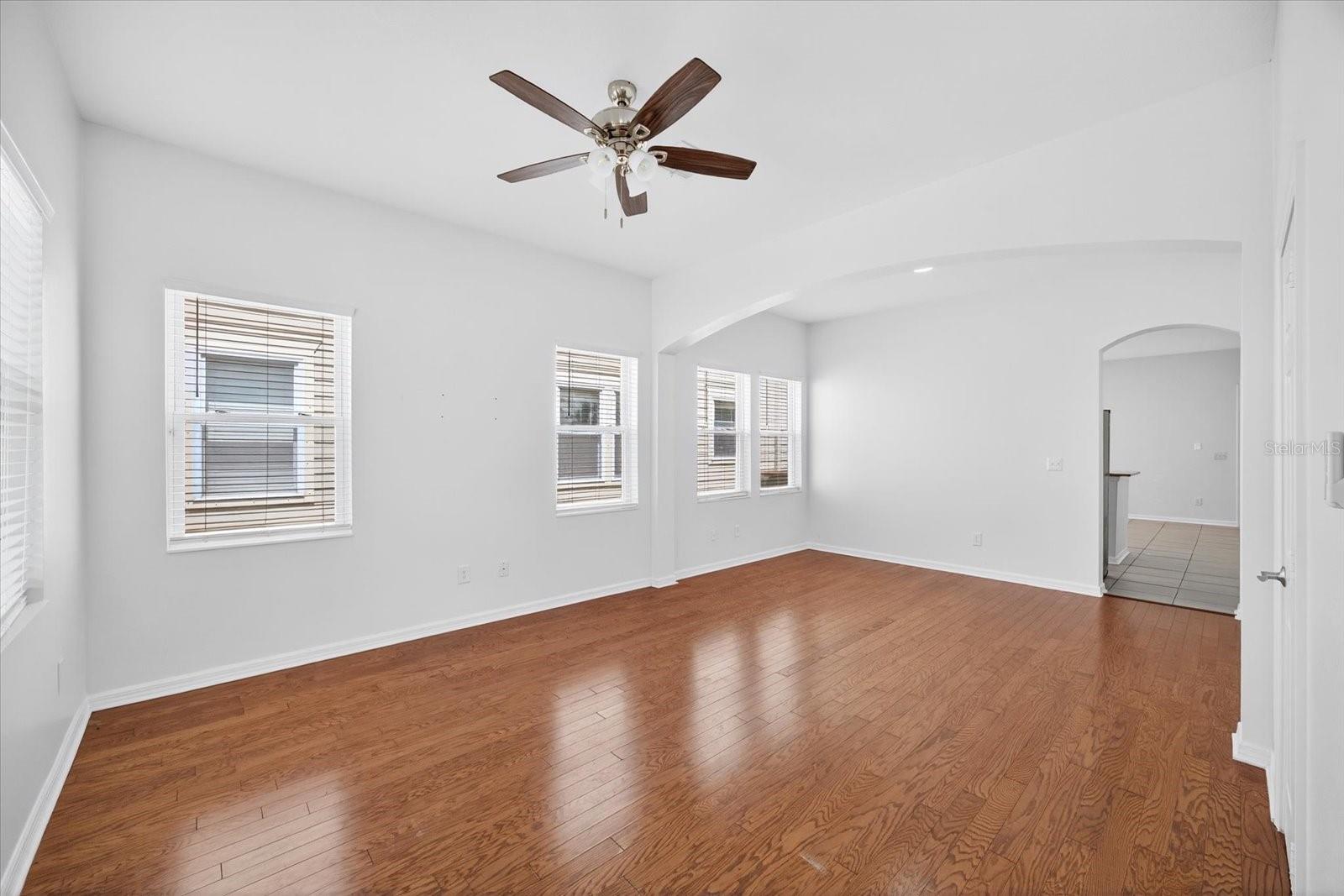 Image 8 of 52 For 1808 Columbus Drive 3