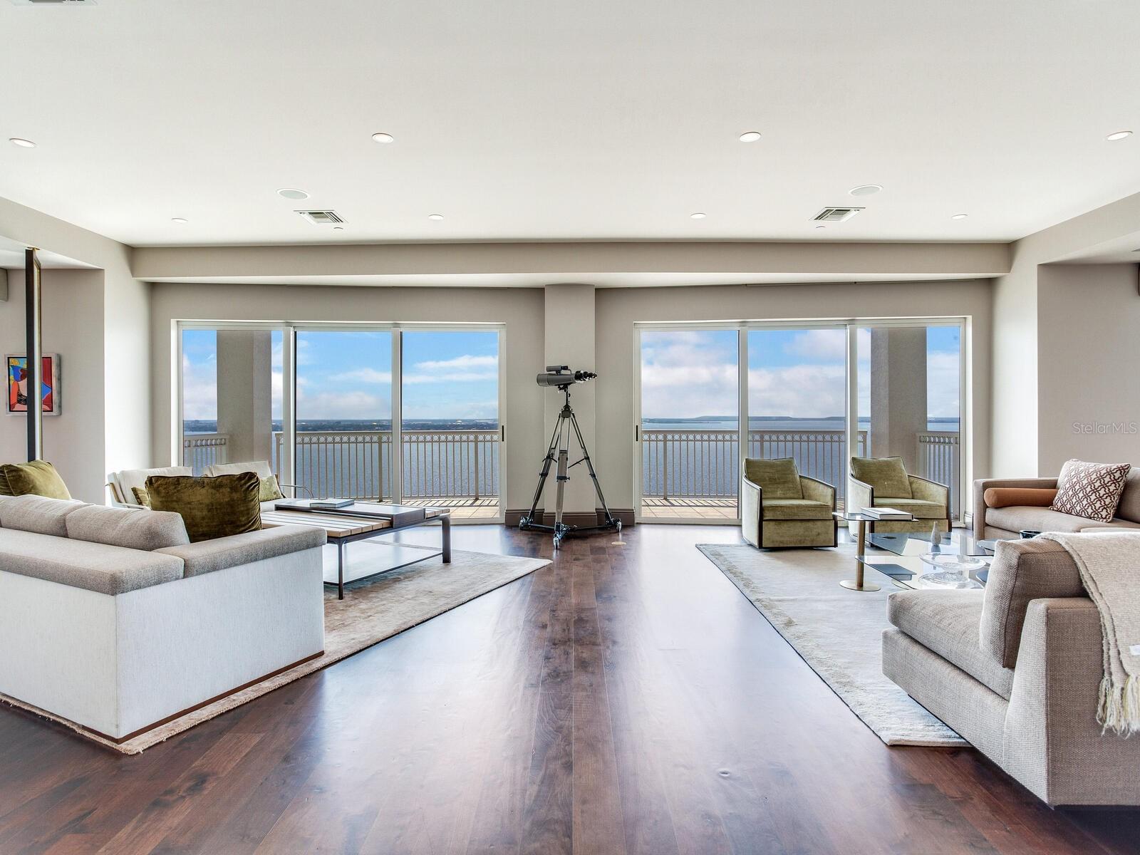 Listing photo id 9 for 3507 Bayshore Boulevard 2001