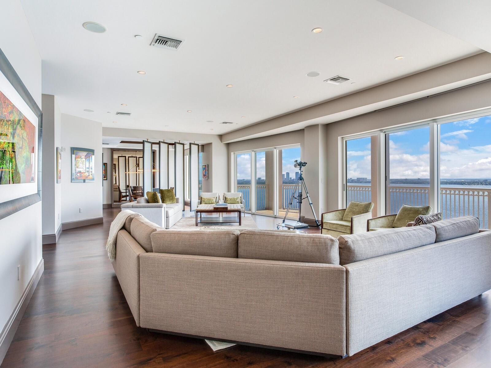 Listing photo id 13 for 3507 Bayshore Boulevard 2001