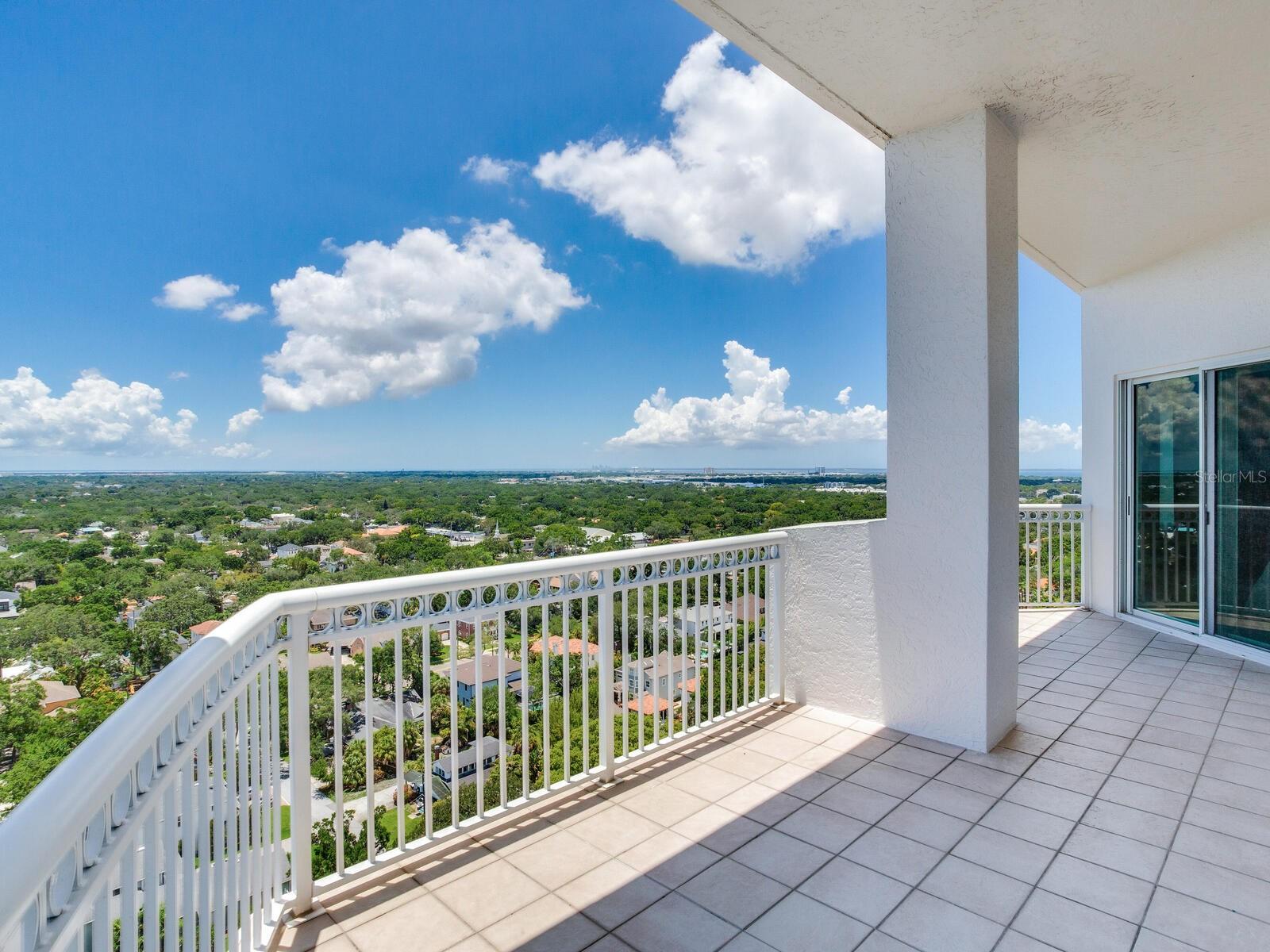 Listing photo id 77 for 3507 Bayshore Boulevard 2001