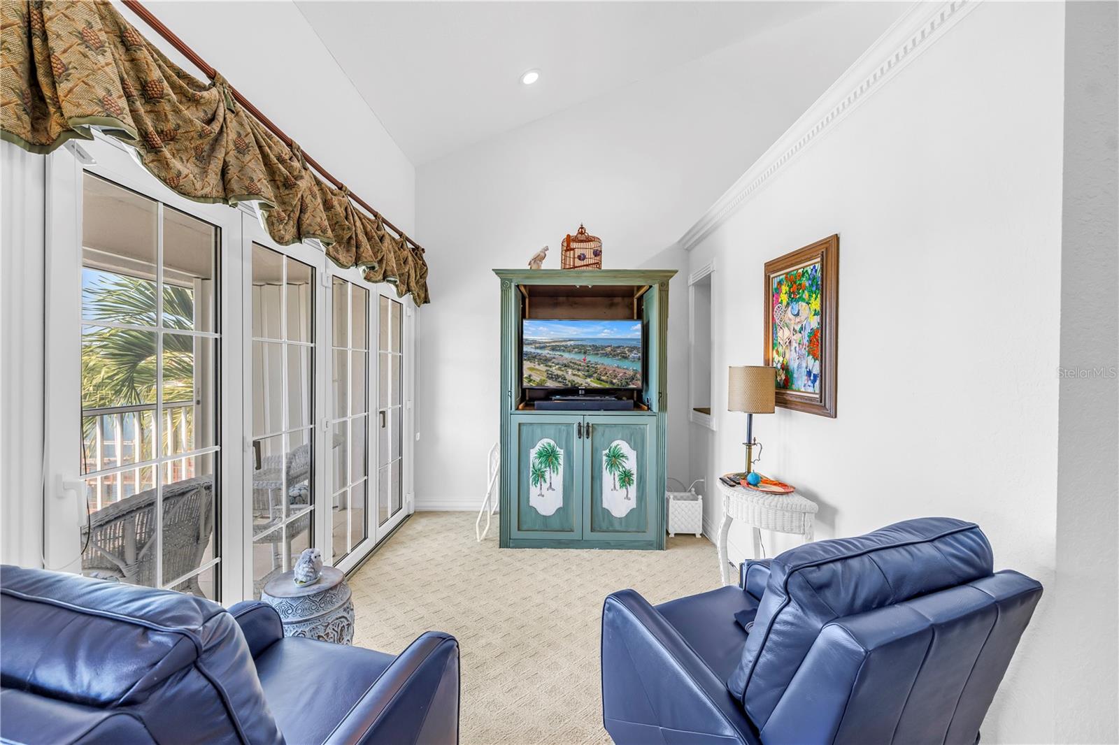 Image 33 of 79 For 758 Pinellas Bayway S