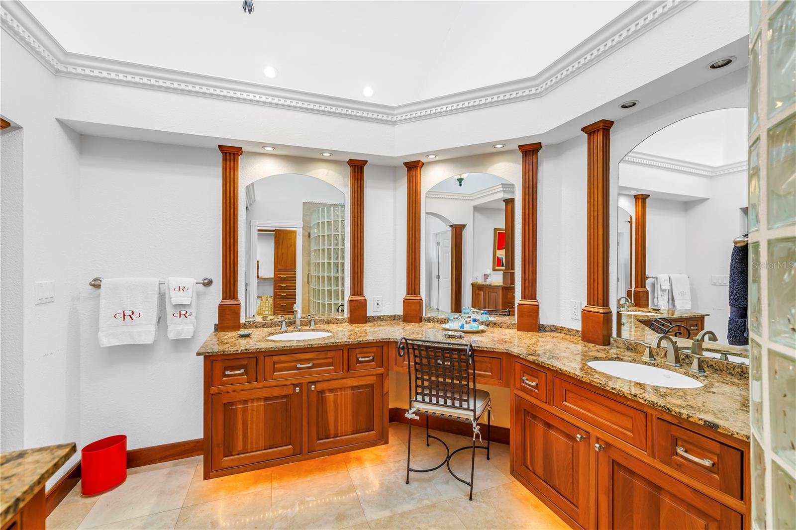 Image 40 of 79 For 758 Pinellas Bayway S