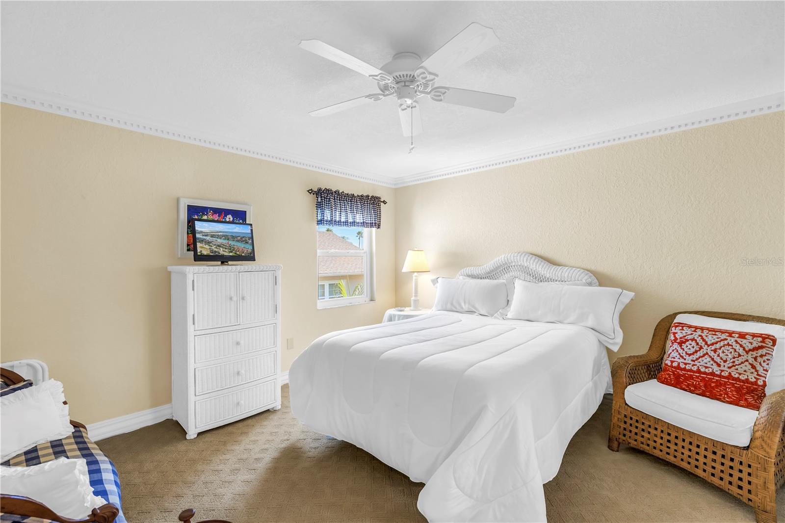 Image 44 of 79 For 758 Pinellas Bayway S