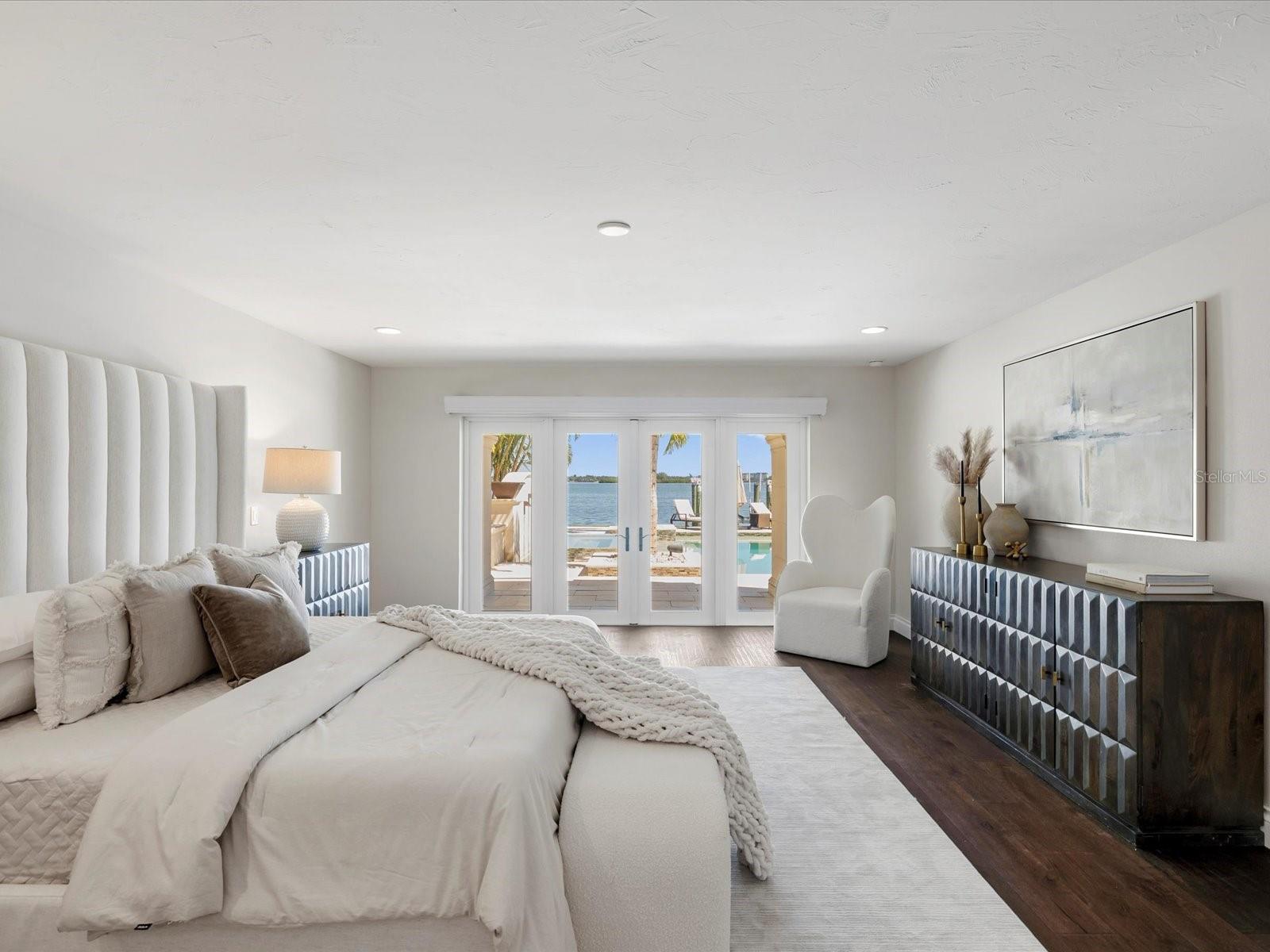 Image 13 of 66 For 643 Harbor Island