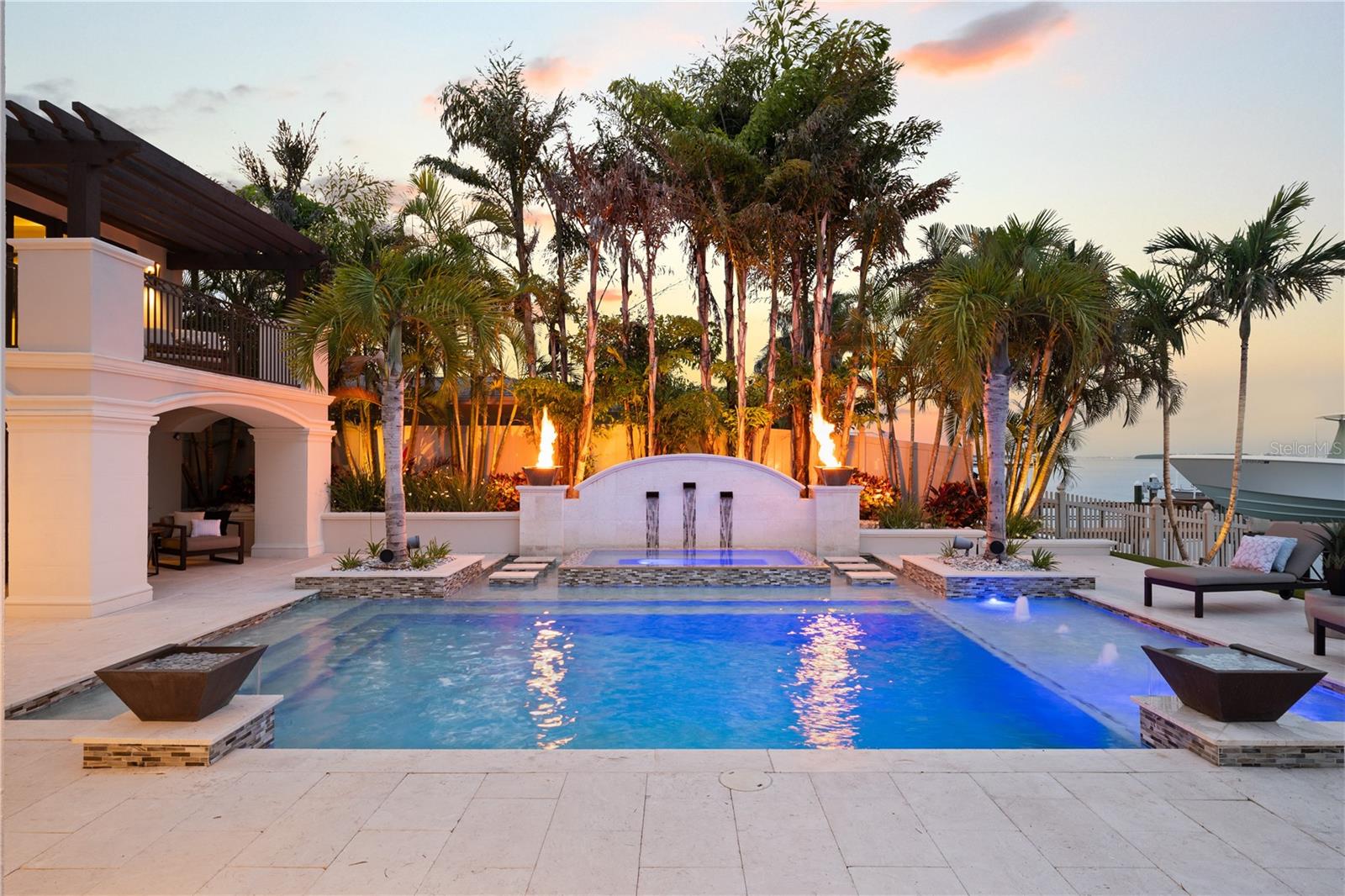 Image 4 of 66 For 643 Harbor Island