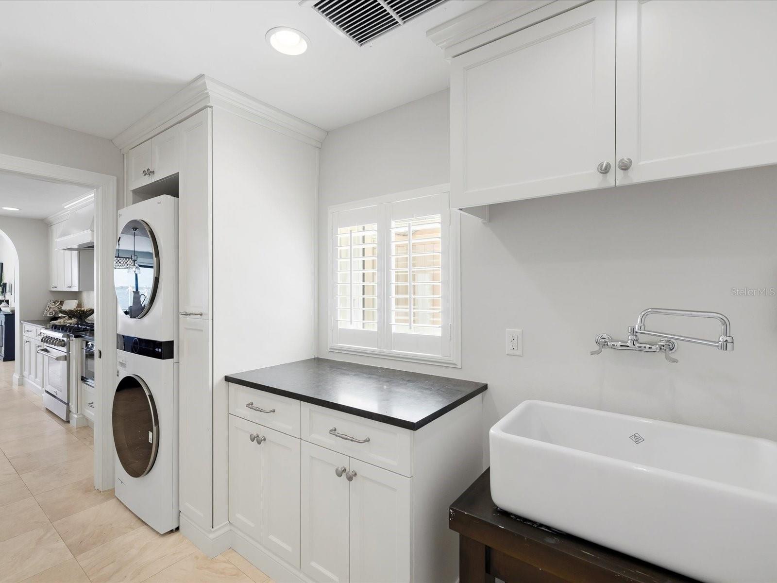 Image 40 of 66 For 643 Harbor Island