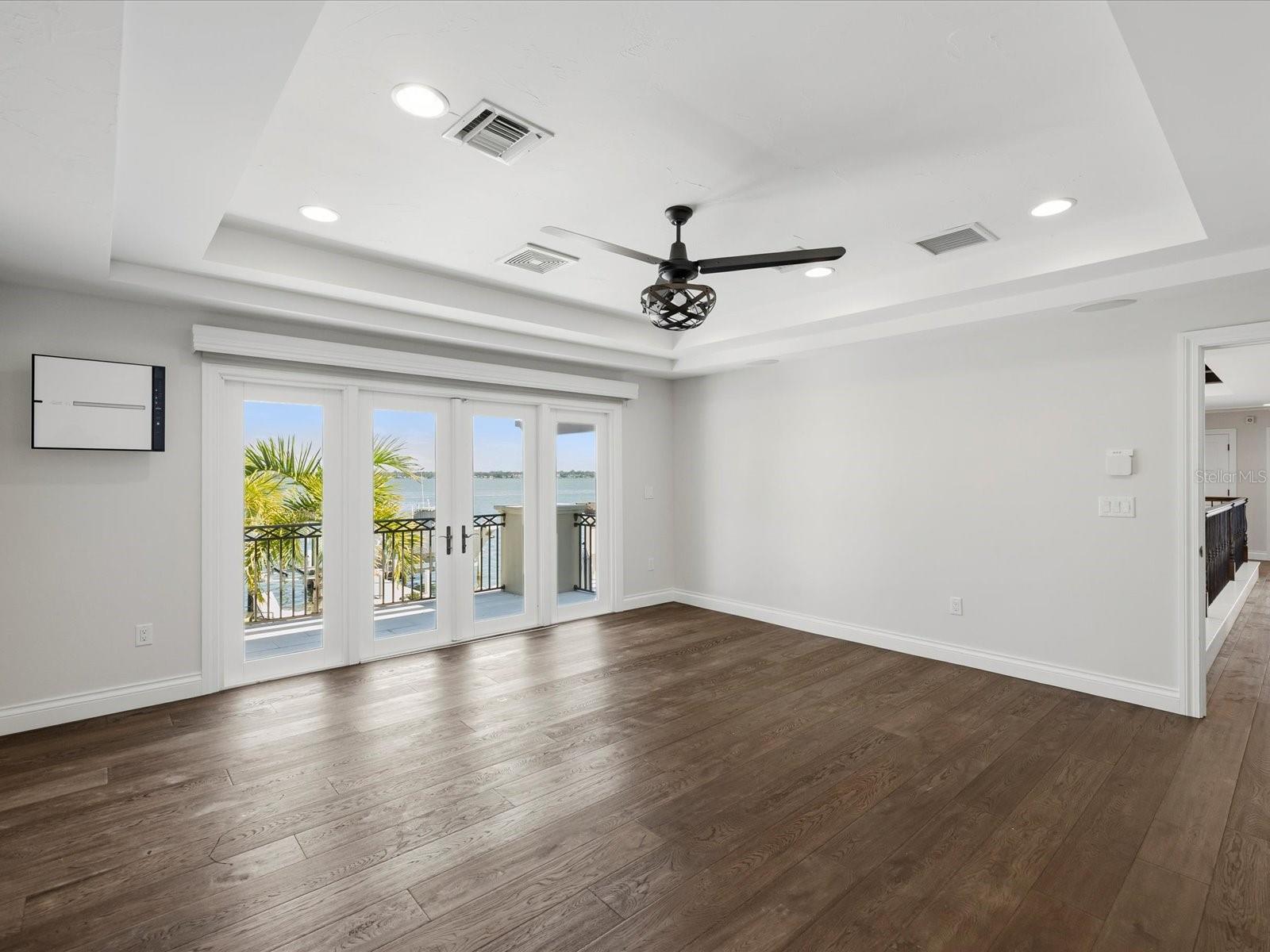 Image 42 of 66 For 643 Harbor Island