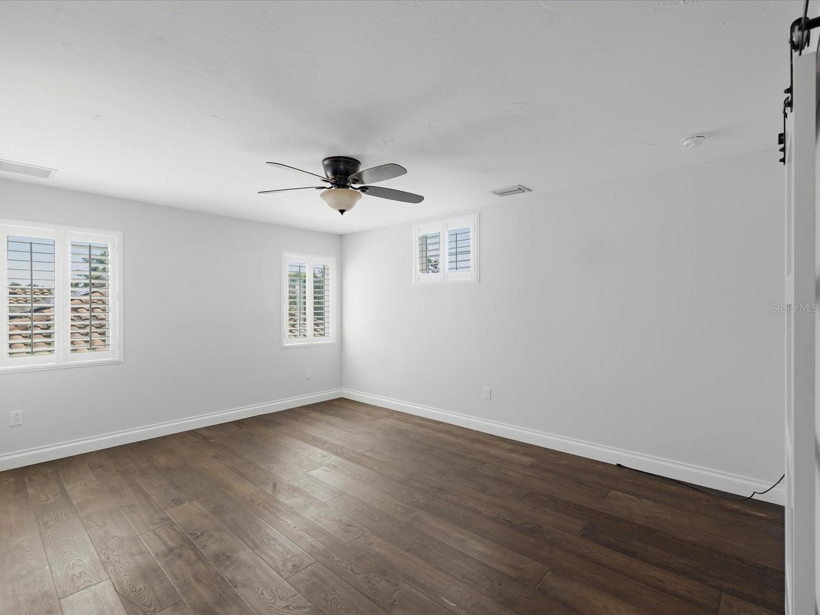 Image 43 of 66 For 643 Harbor Island