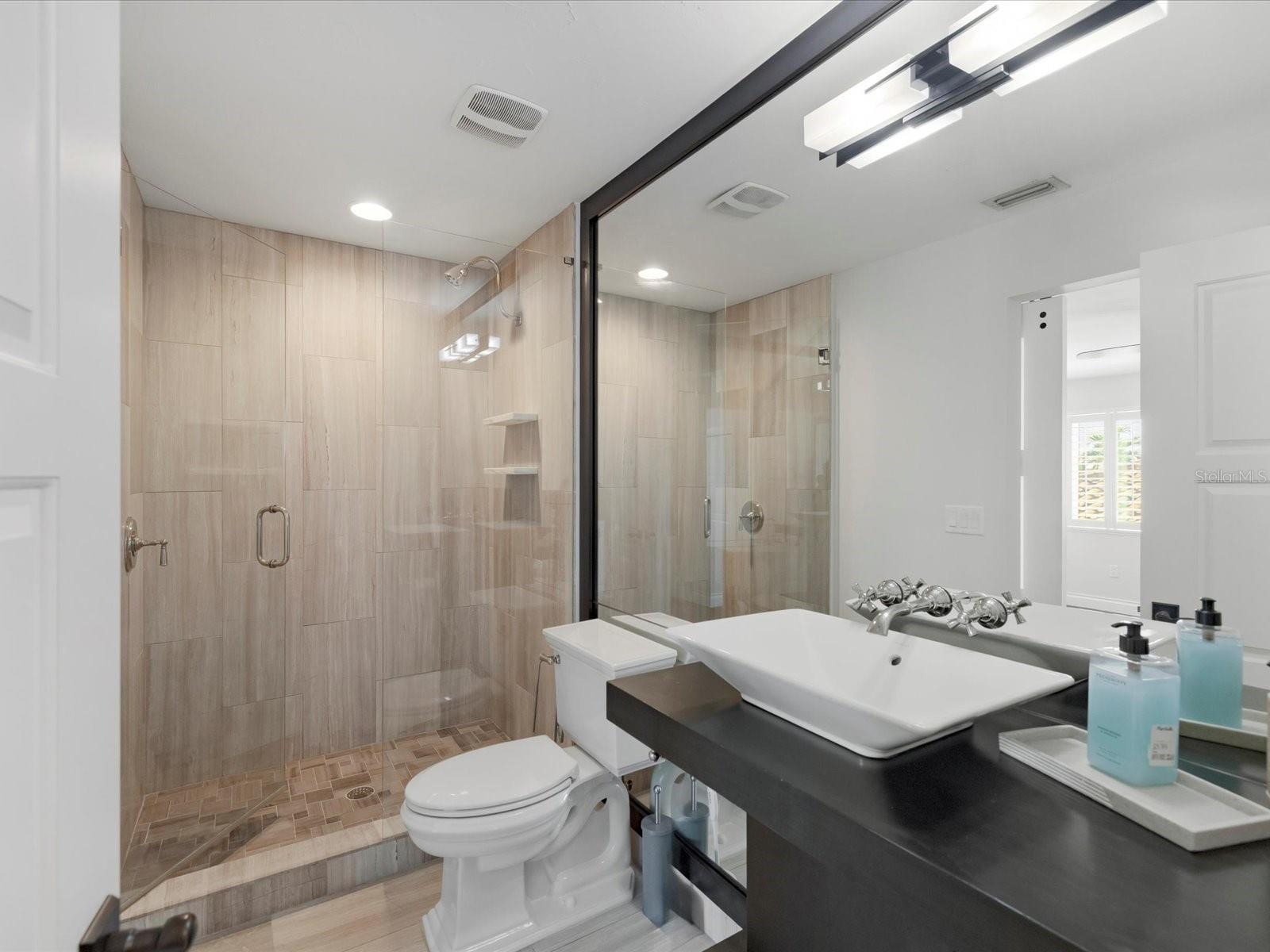 Image 45 of 66 For 643 Harbor Island