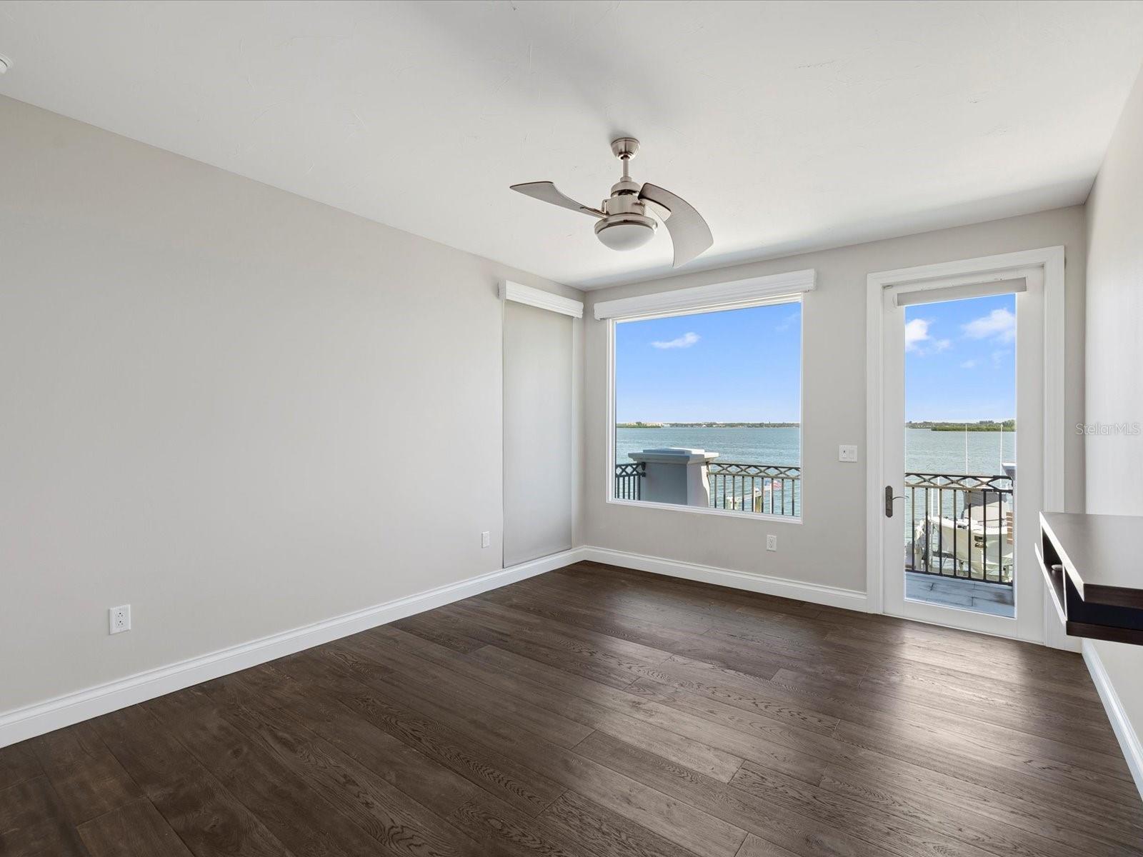 Image 46 of 66 For 643 Harbor Island