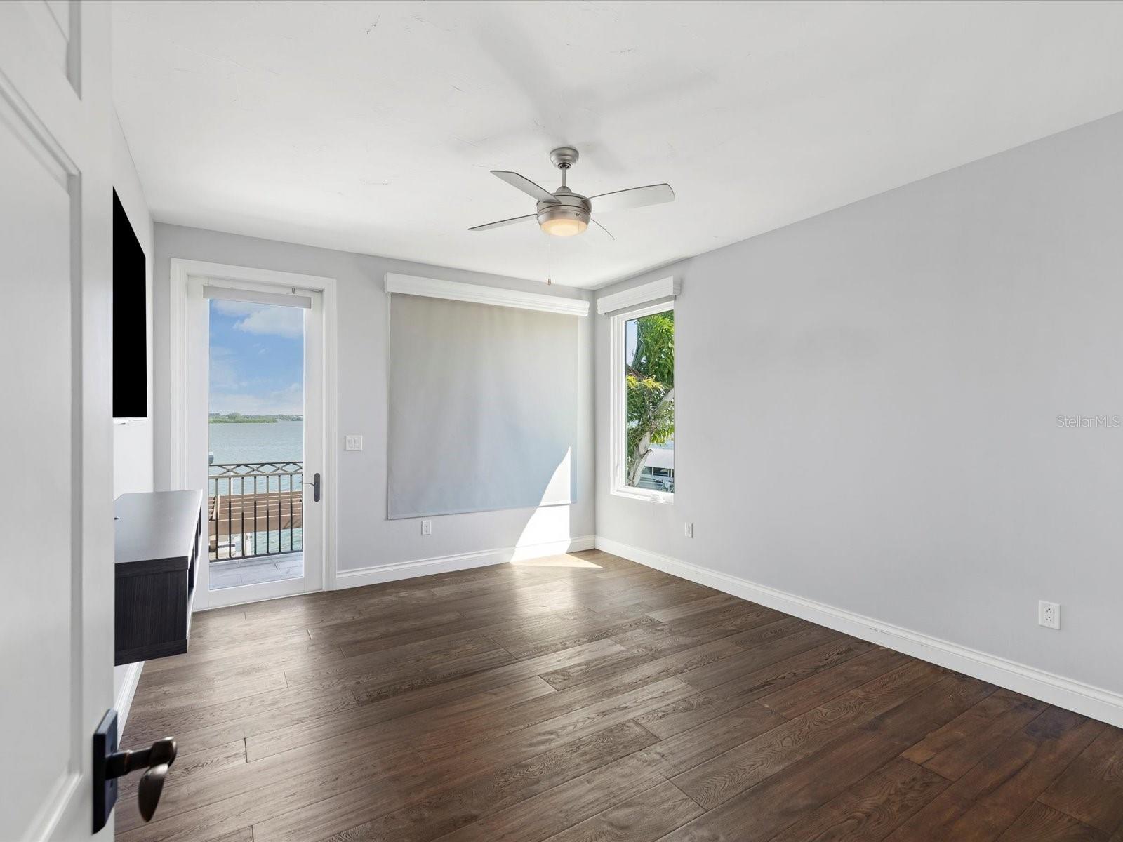 Image 47 of 66 For 643 Harbor Island