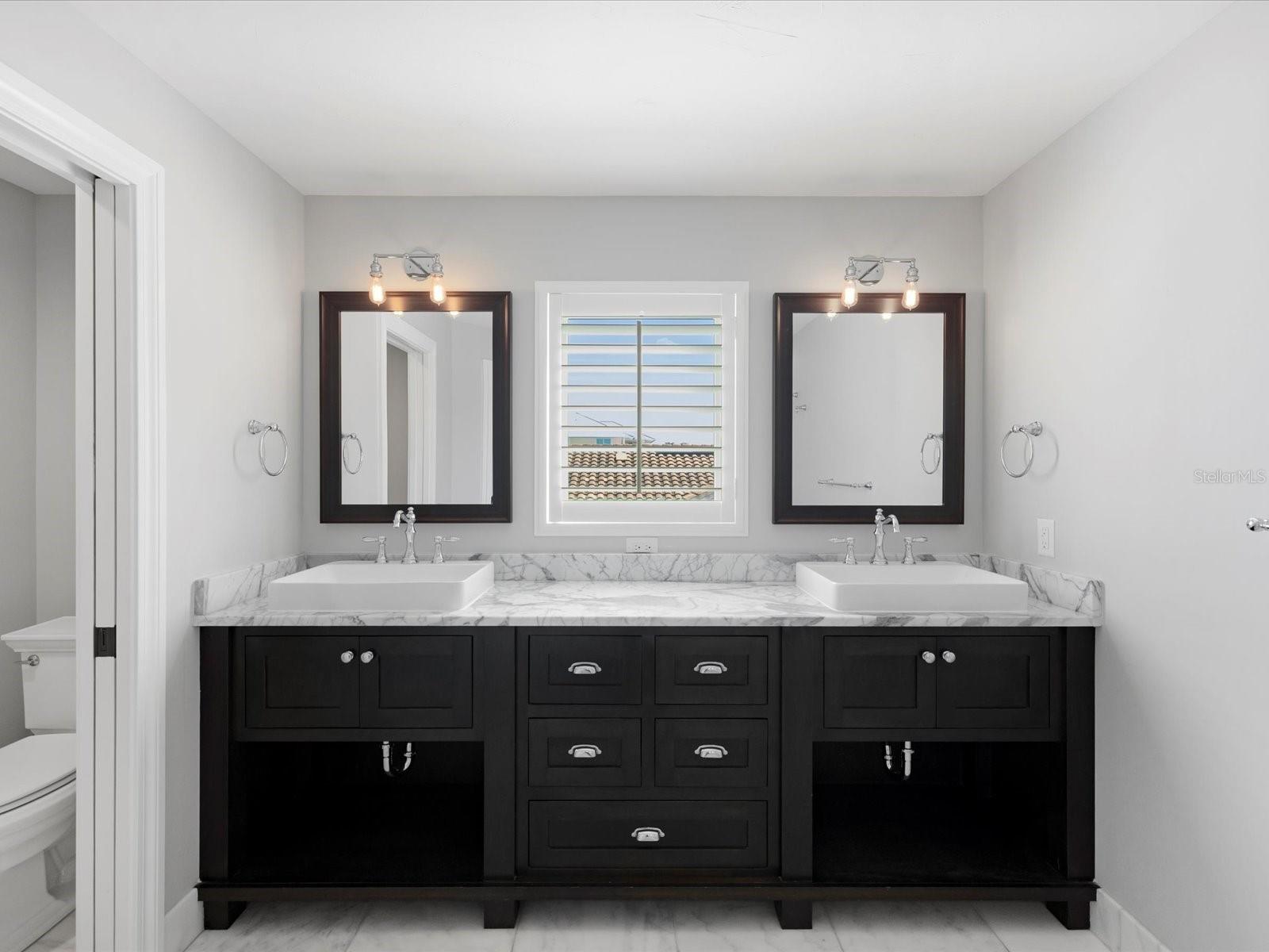 Image 48 of 66 For 643 Harbor Island